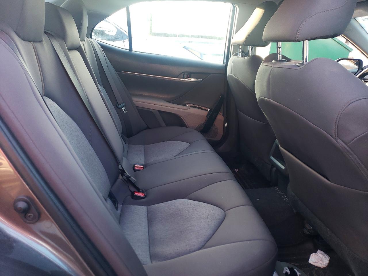 2020 TOYOTA CAMRY LE photo 10