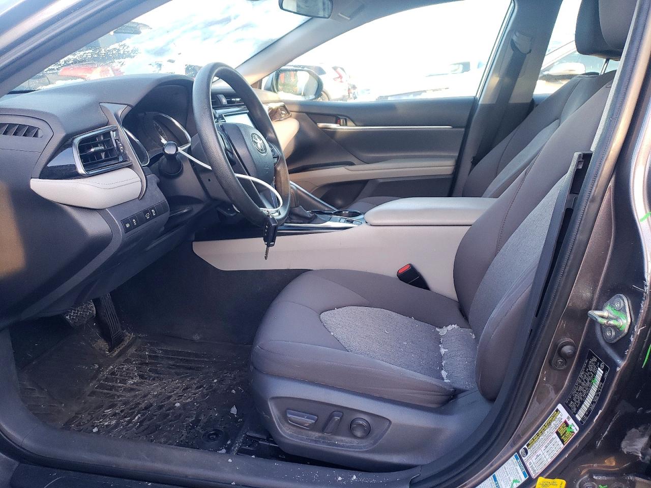 2020 TOYOTA CAMRY LE photo 7