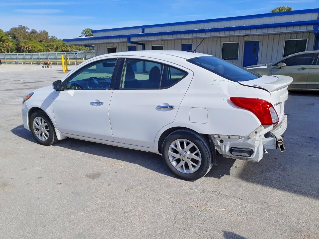 2018 NISSAN VERSA S photo 2