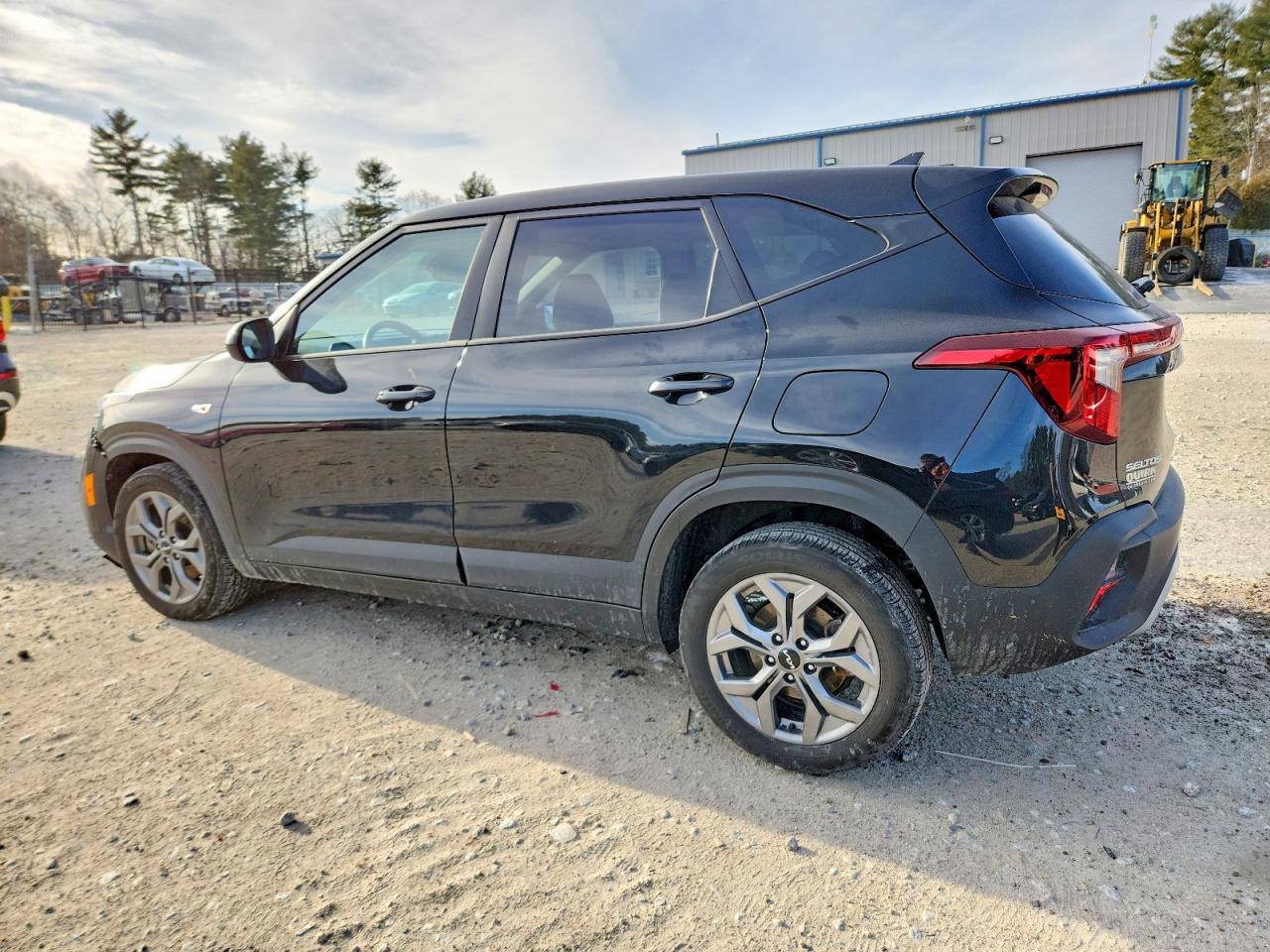 2025 KIA SELTOS LX photo 2