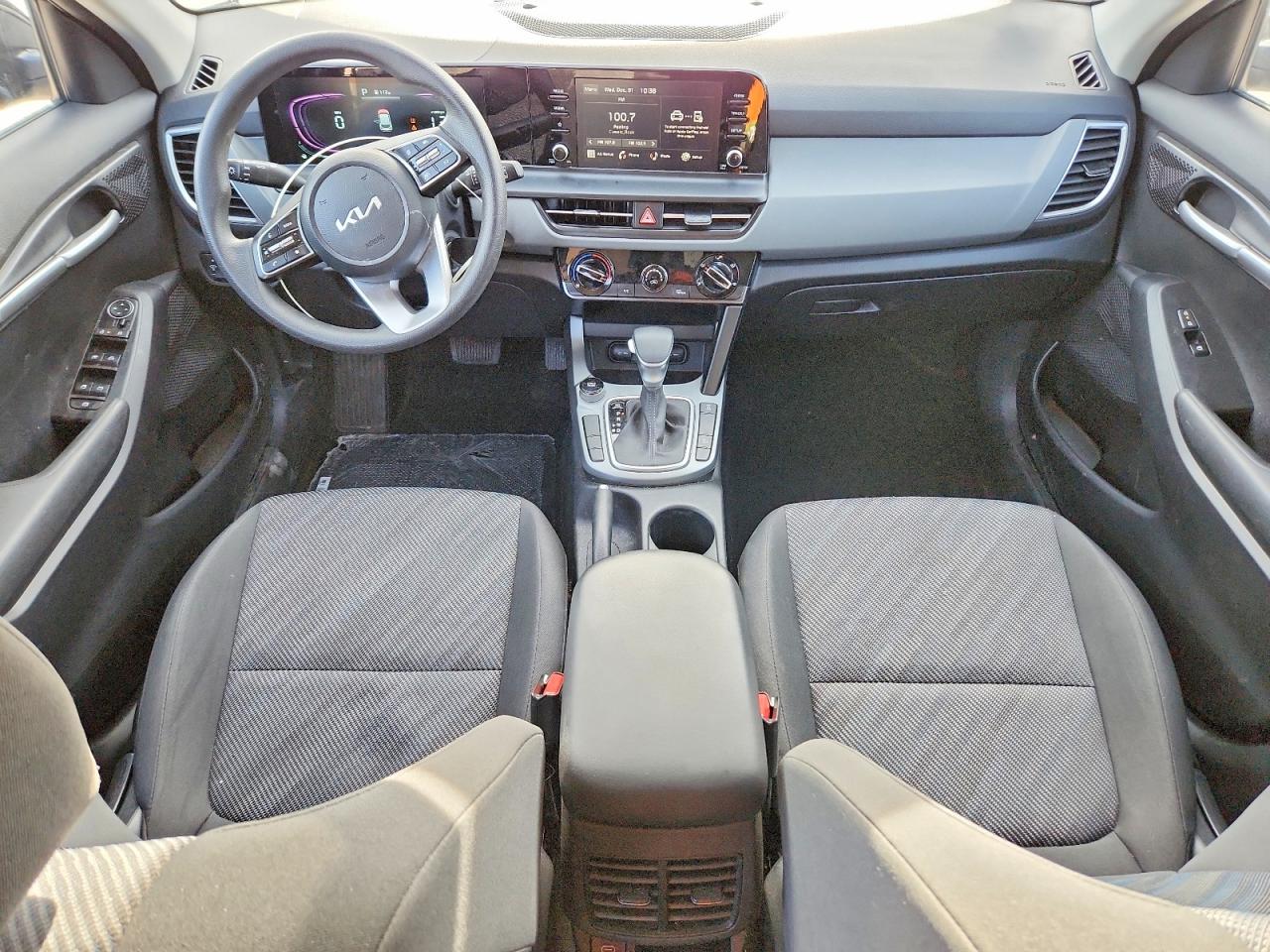 2025 KIA SELTOS LX photo 8