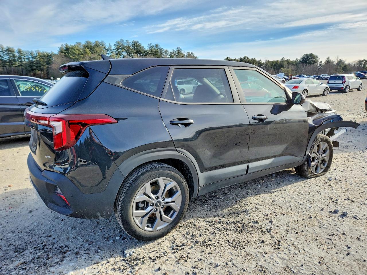 2025 KIA SELTOS LX photo 3