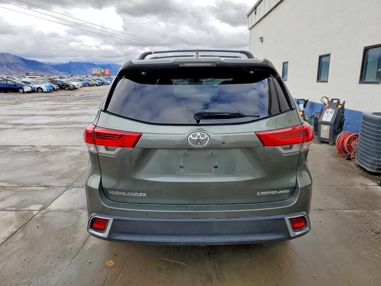 2019 TOYOTA HIGHLANDER LIMITED photo 6