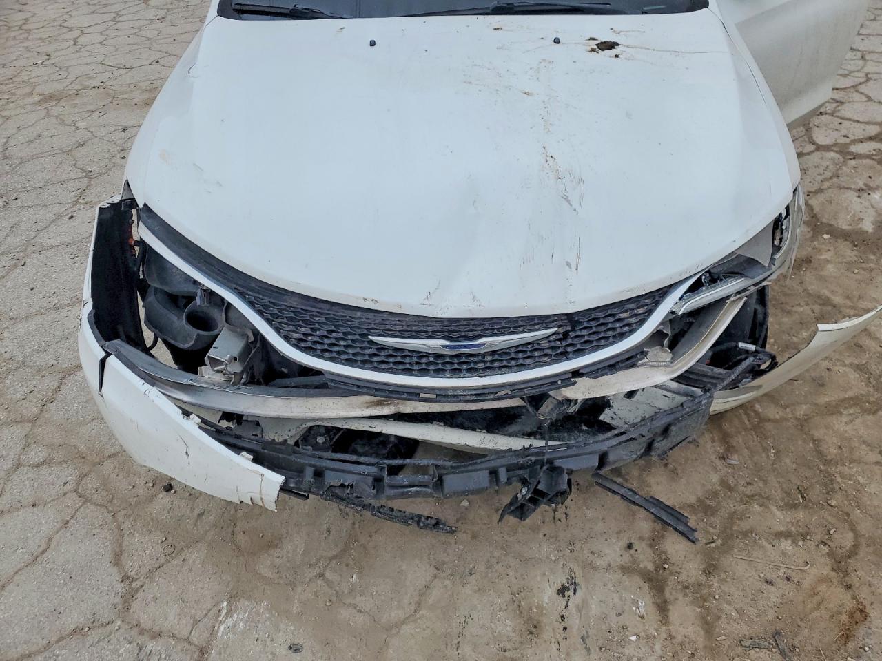 2016 CHRYSLER 200 LIMITED photo 11