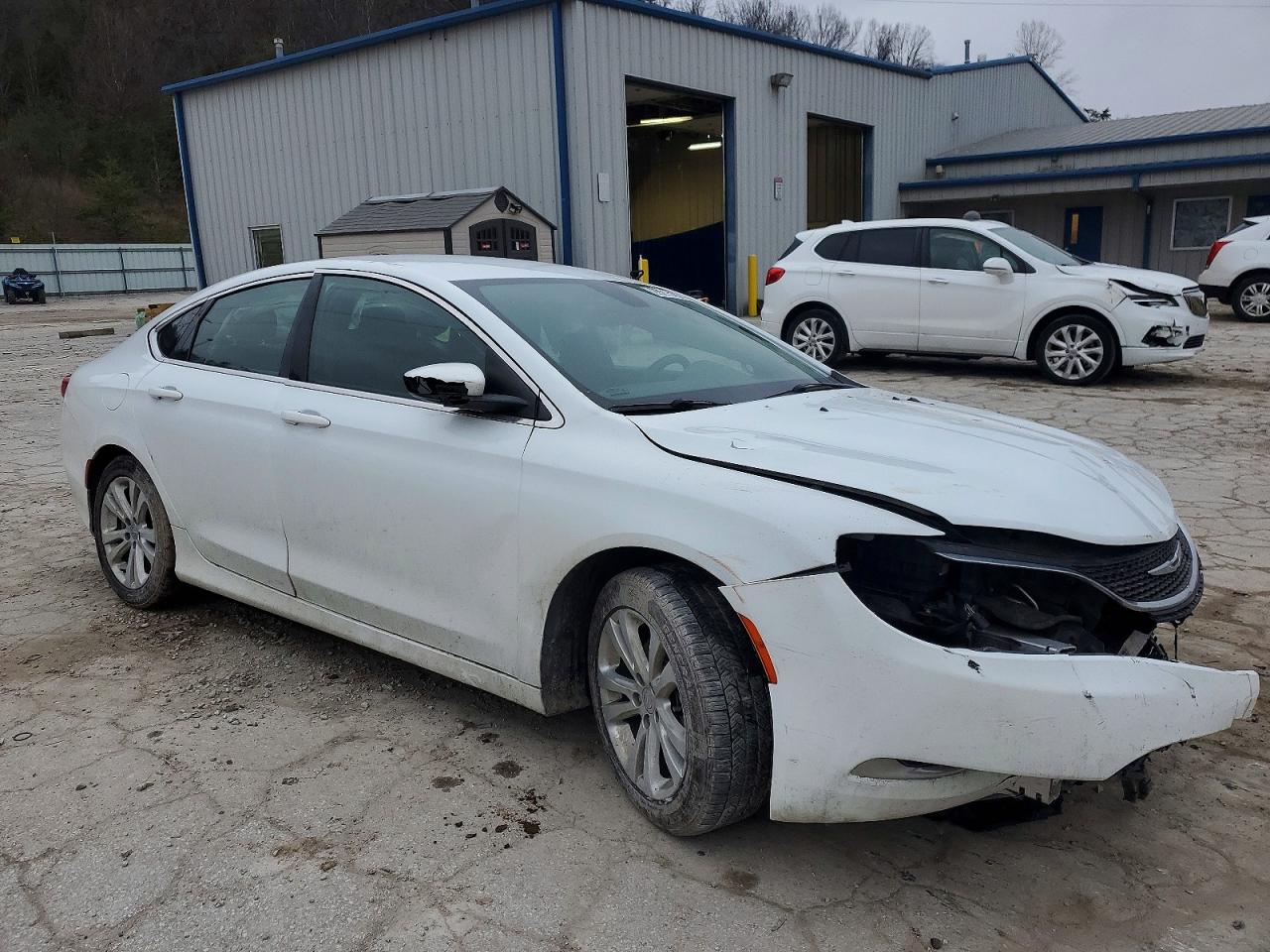 2016 CHRYSLER 200 LIMITED photo 4