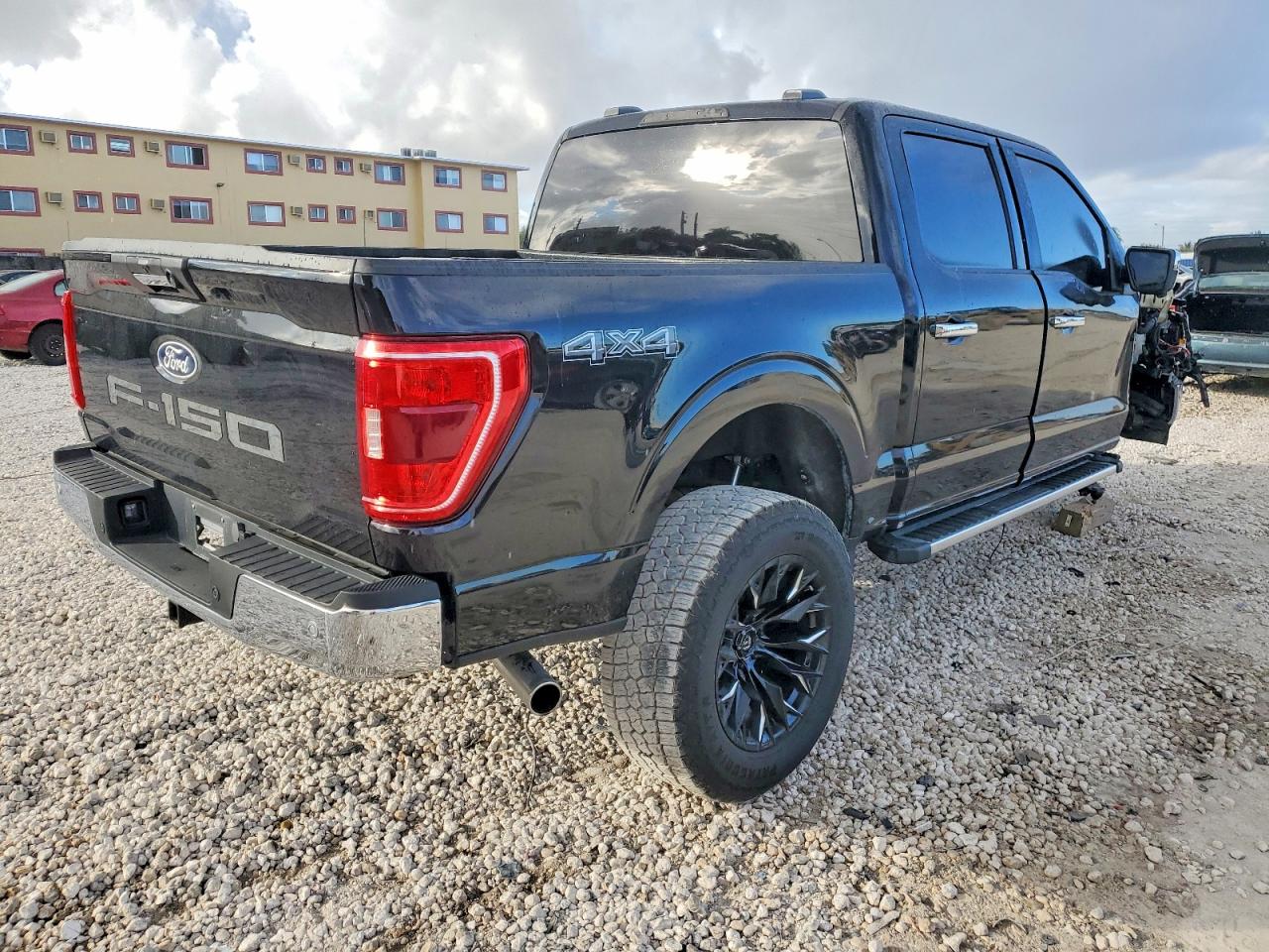 2024 FORD F150 XLT photo 3