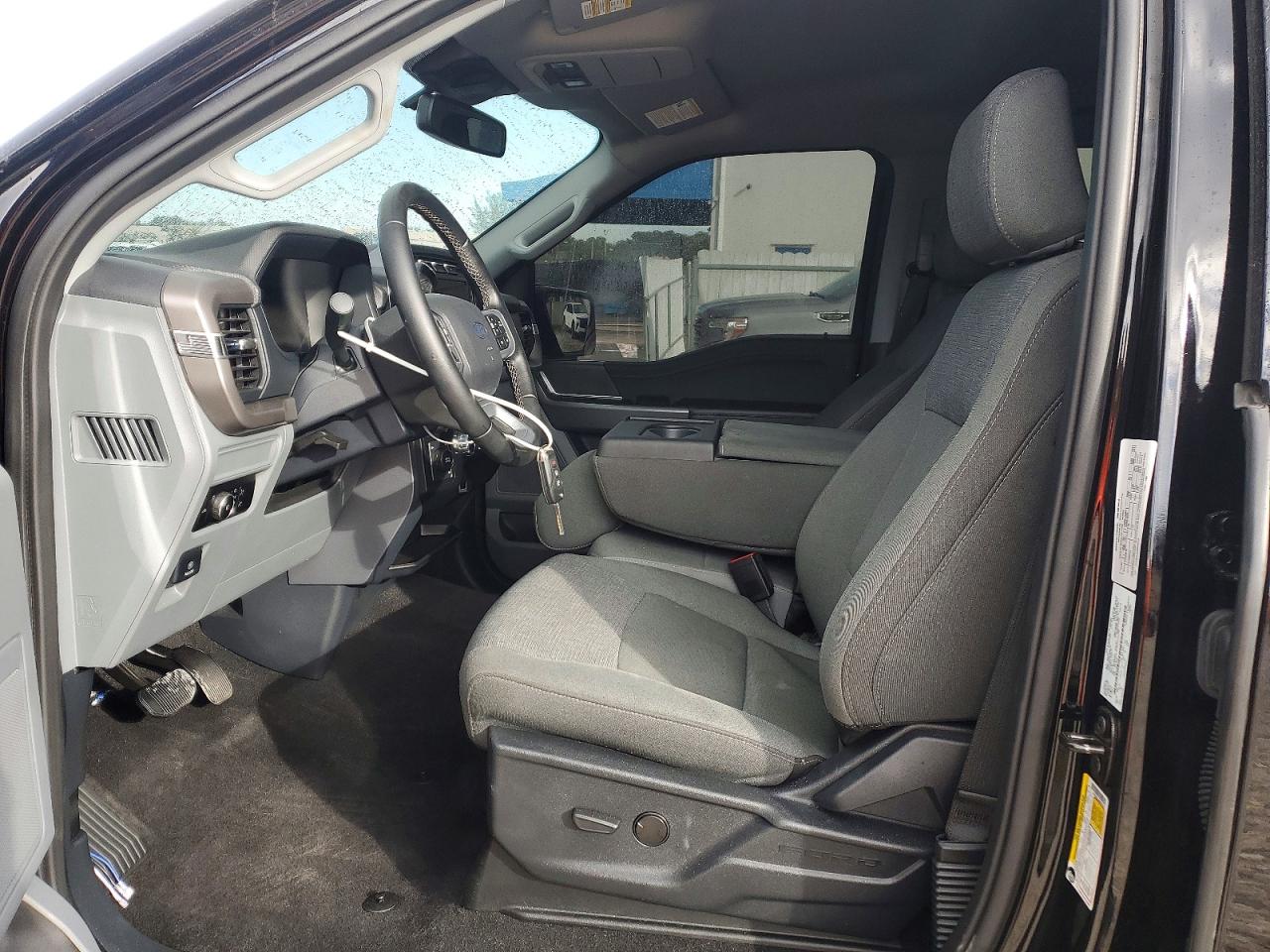 2024 FORD F150 XLT photo 7