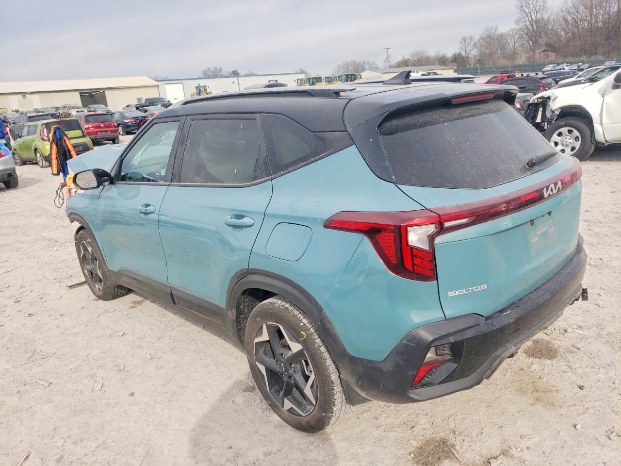 2025 KIA SELTOS S photo 3