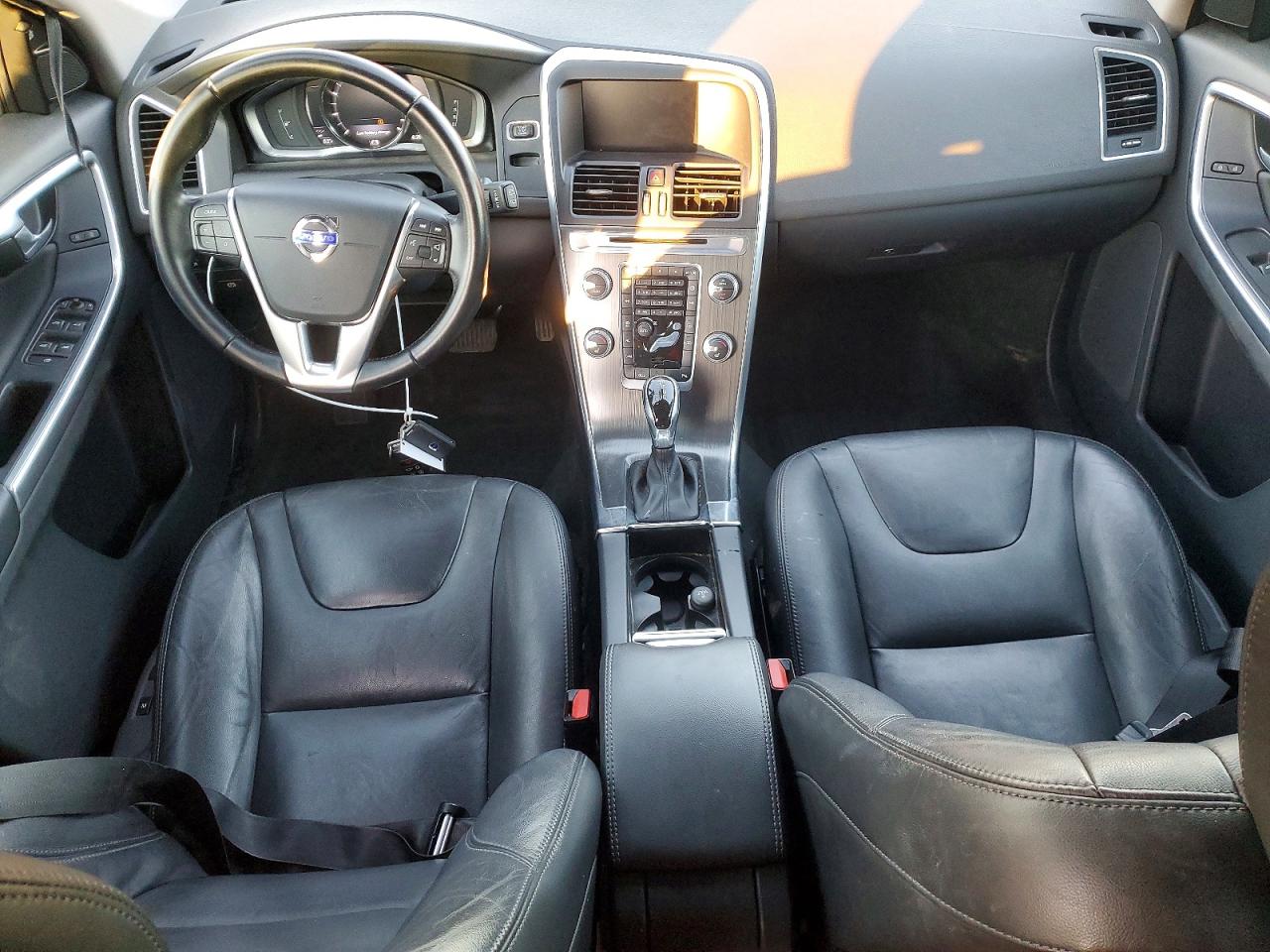 2016 VOLVO XC60 T6 PREMIER photo 8
