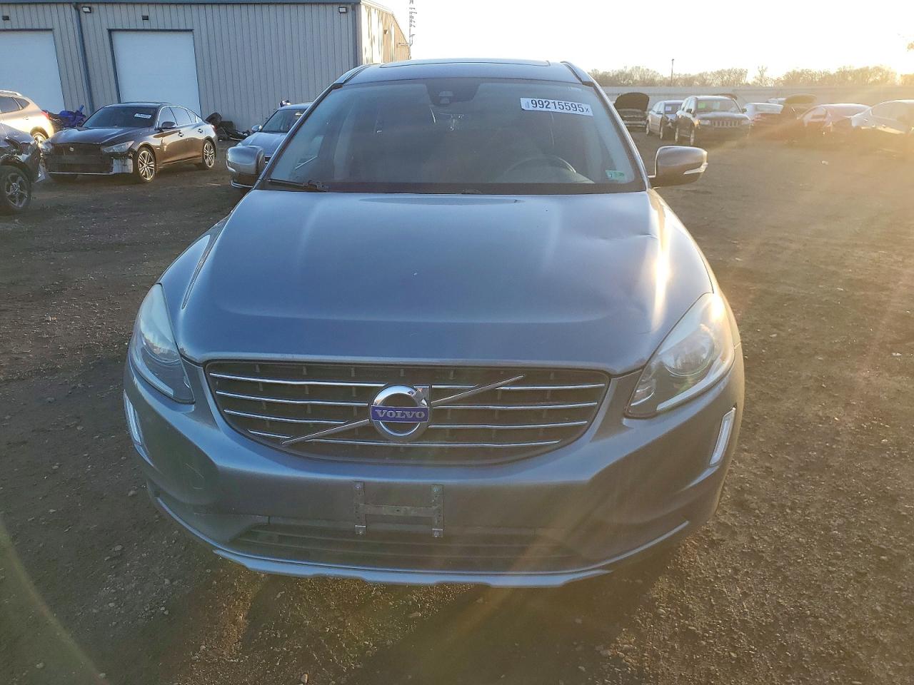 2016 VOLVO XC60 T6 PREMIER photo 5