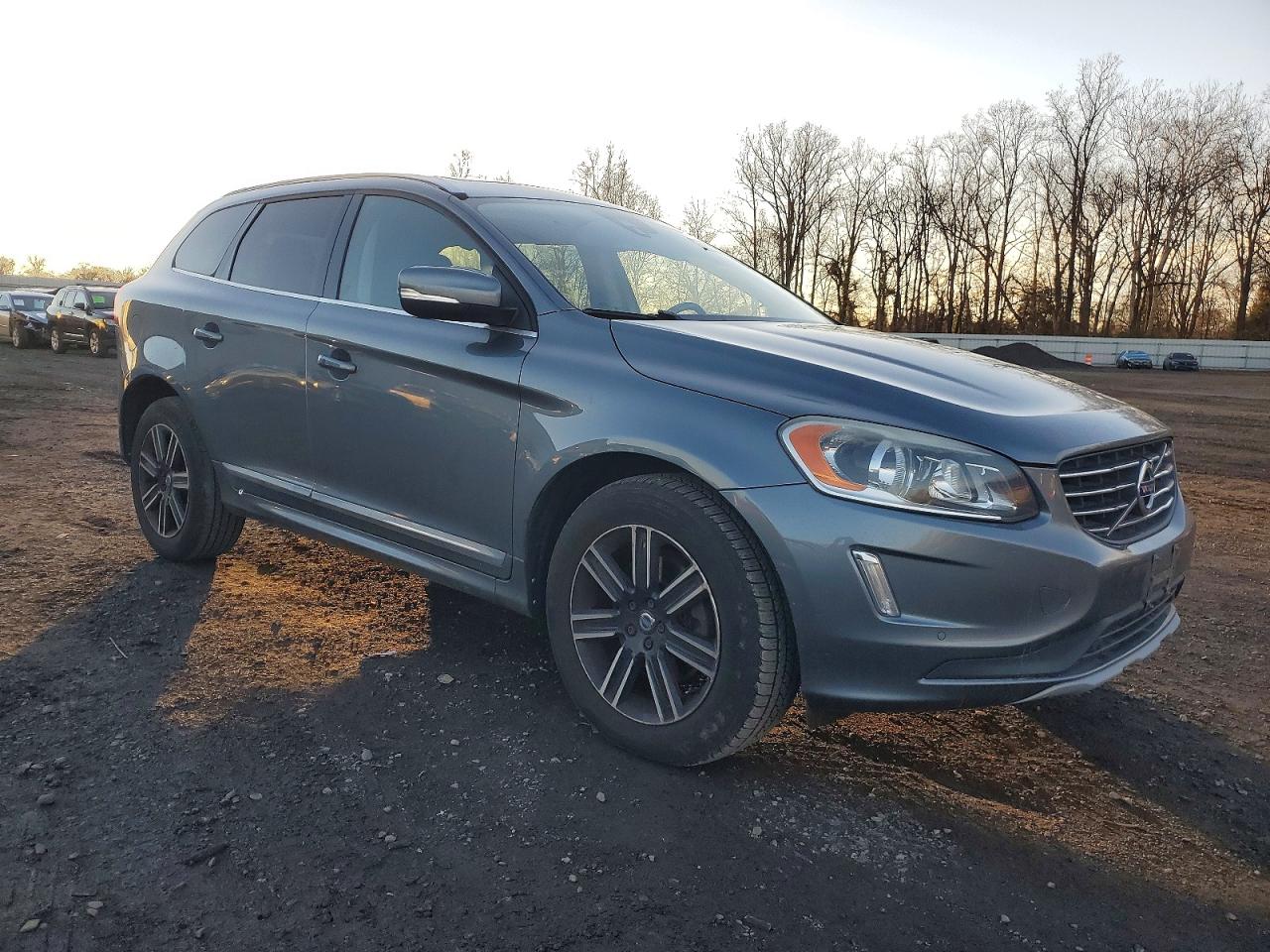 2016 VOLVO XC60 T6 PREMIER photo 4