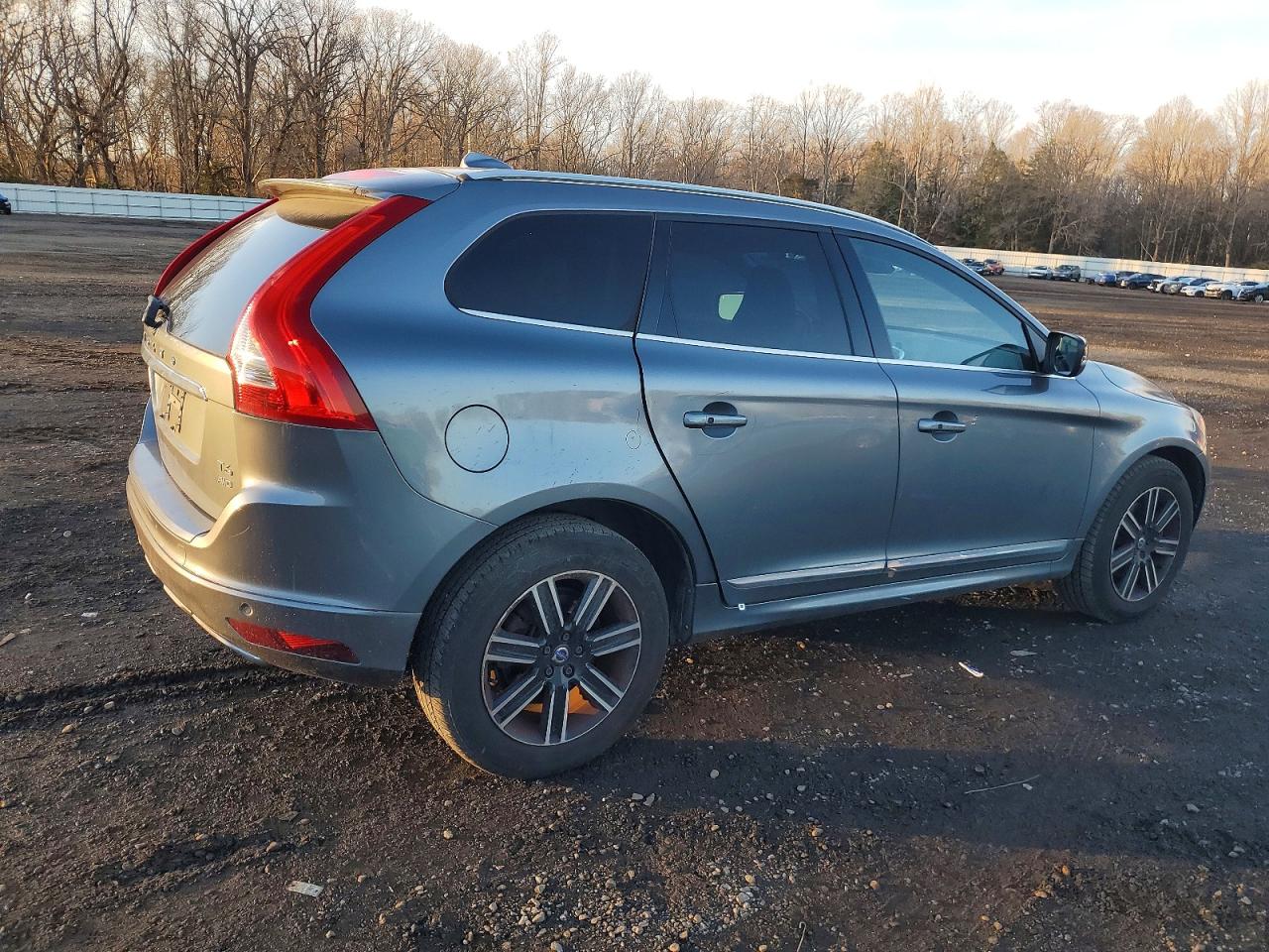 2016 VOLVO XC60 T6 PREMIER photo 3