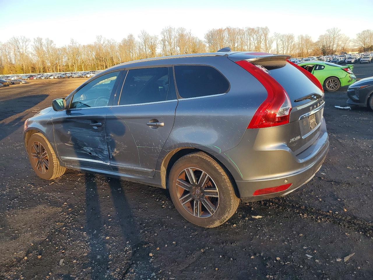 2016 VOLVO XC60 T6 PREMIER photo 2