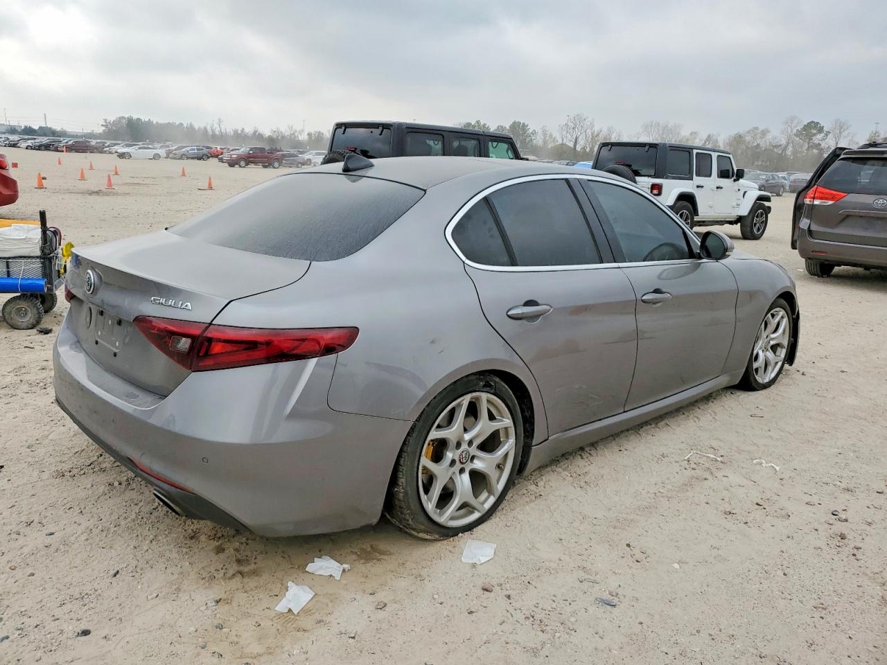 2018 ALFA ROMEO GIULIA TI photo 5
