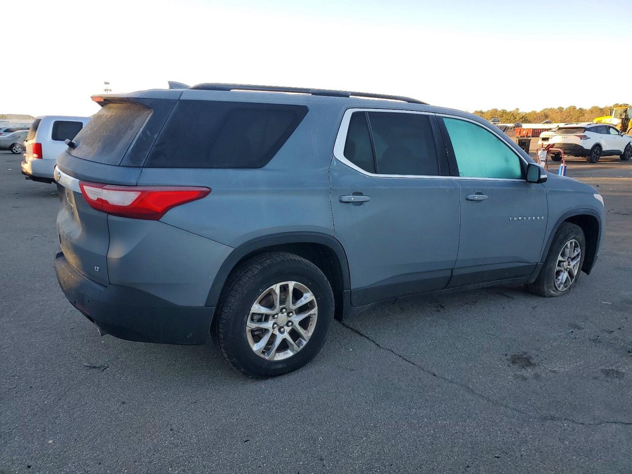 2020 CHEVROLET TRAVERSE LT photo 3