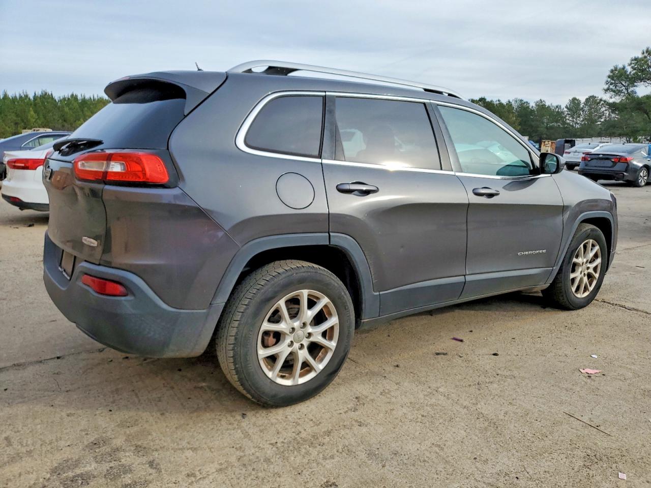 2014 JEEP CHEROKEE LATITUDE photo 3
