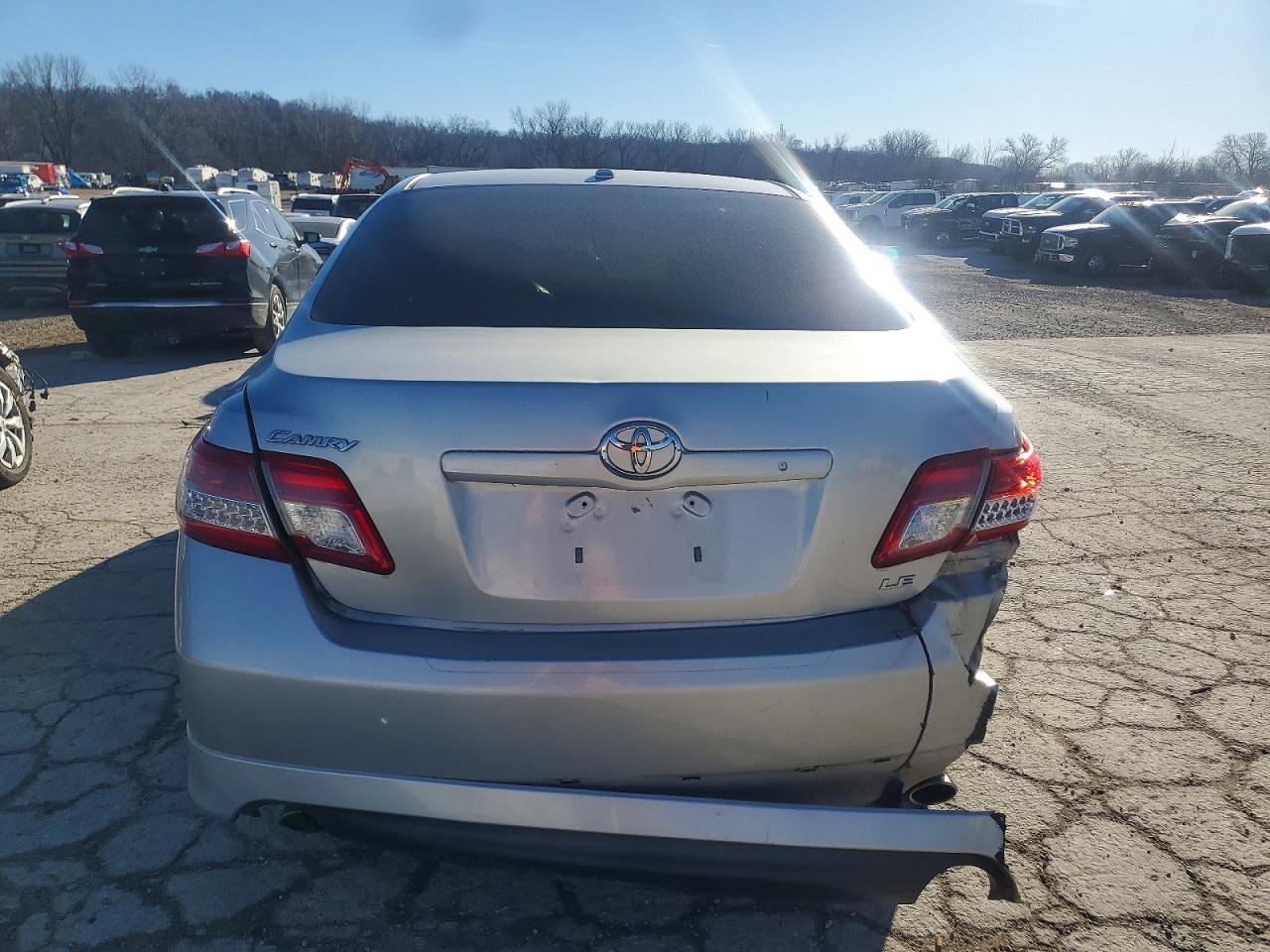 2010 TOYOTA CAMRY BASE photo 6