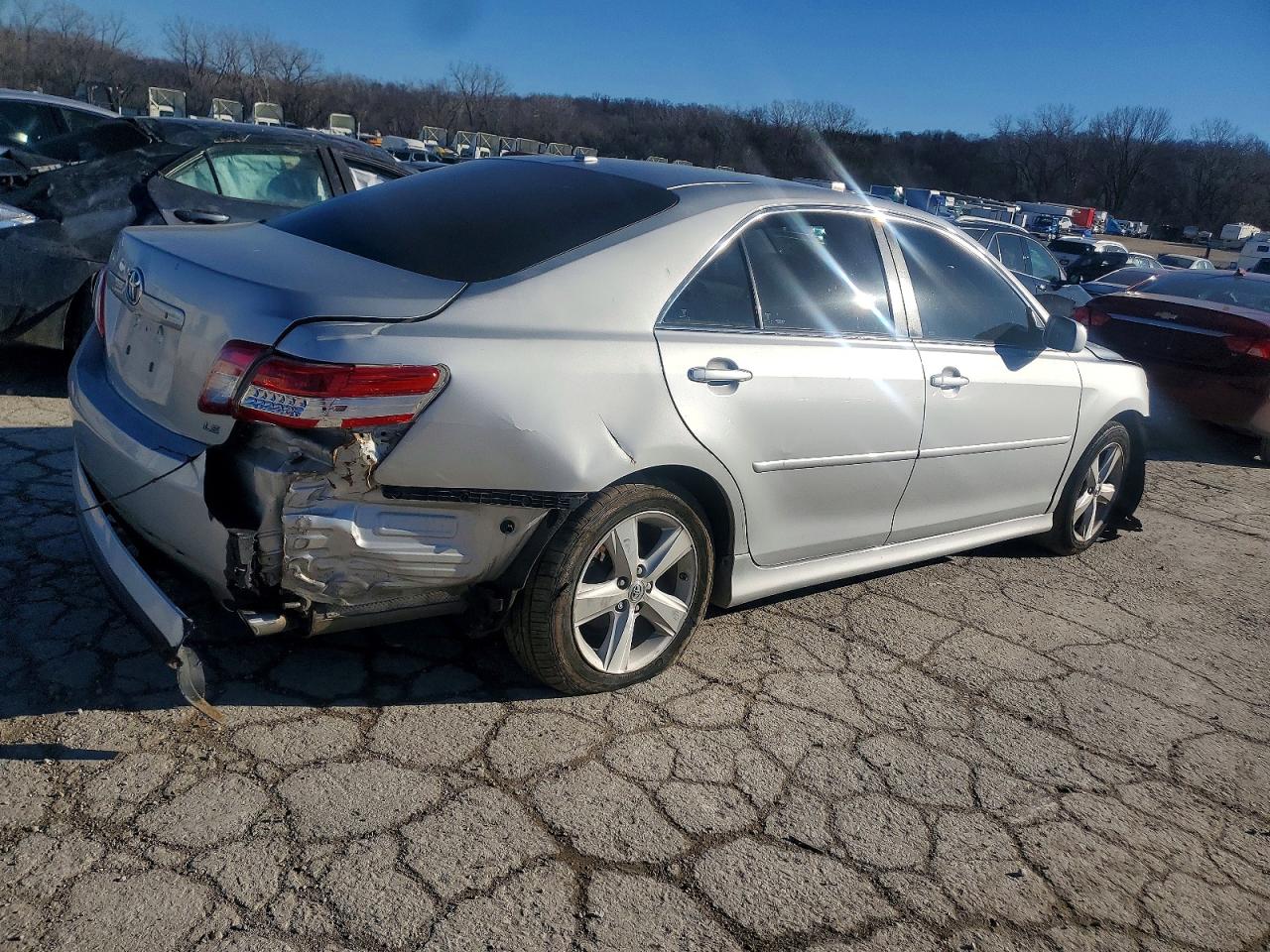 2010 TOYOTA CAMRY BASE photo 3