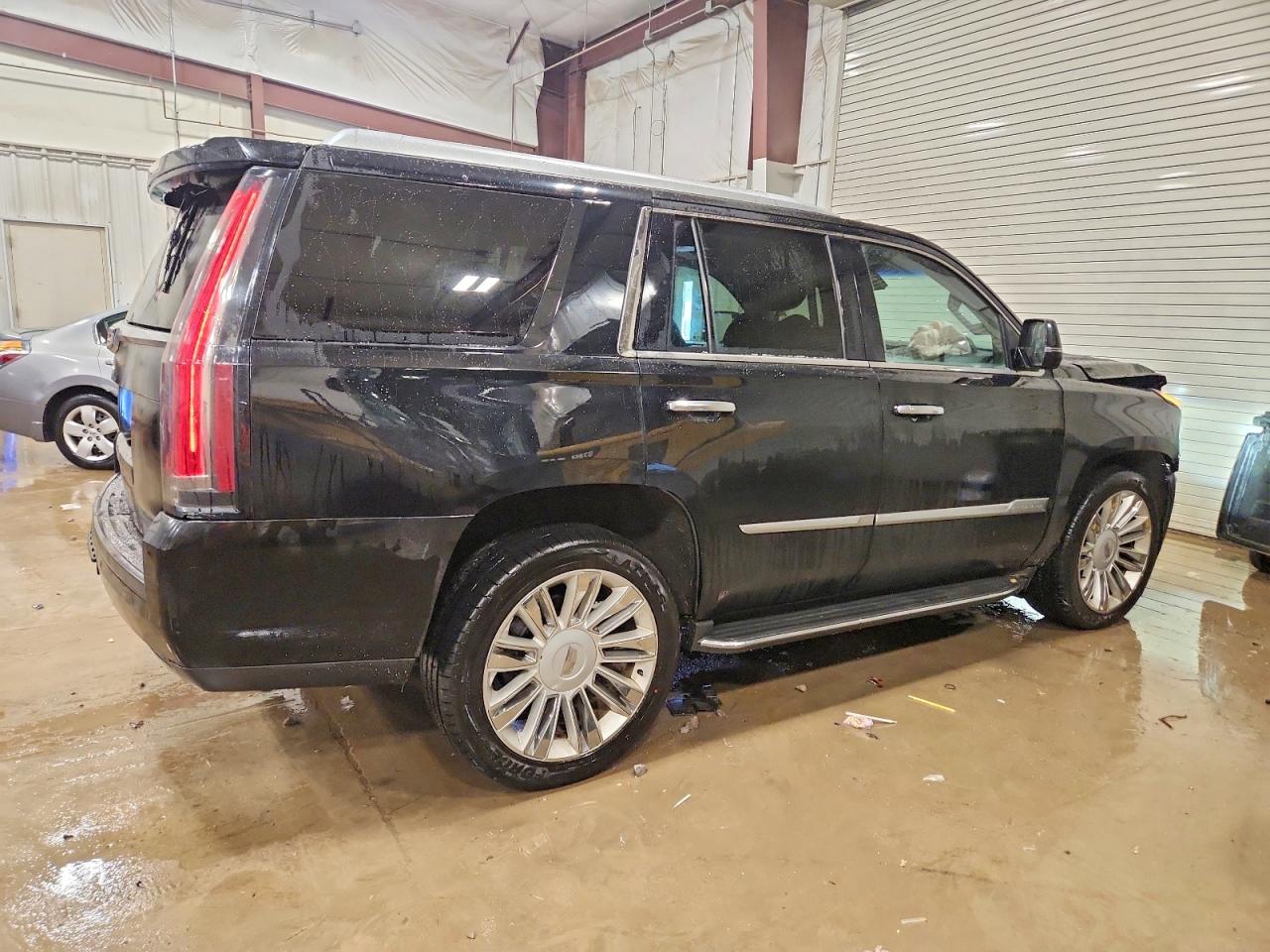2016 CADILLAC ESCALADE LUXURY photo 3