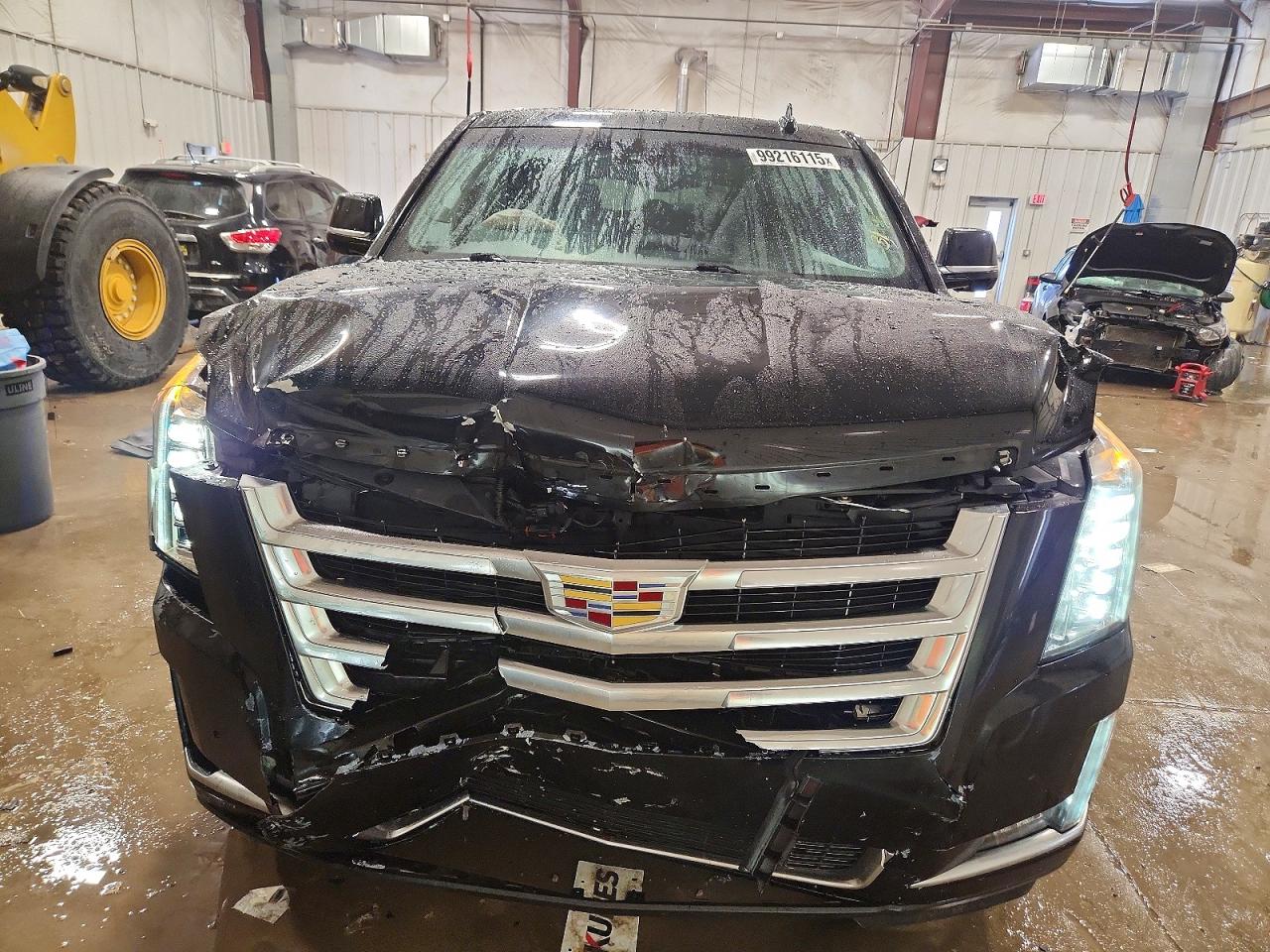 2016 CADILLAC ESCALADE LUXURY photo 5