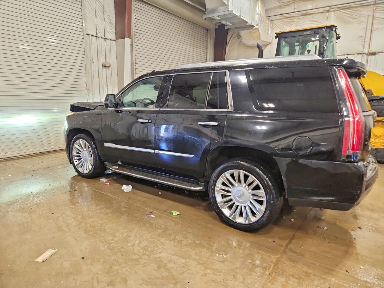 2016 CADILLAC ESCALADE LUXURY photo 2
