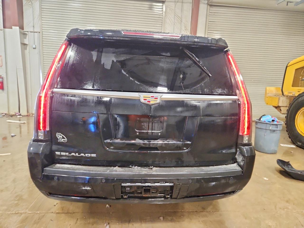 2016 CADILLAC ESCALADE LUXURY photo 6