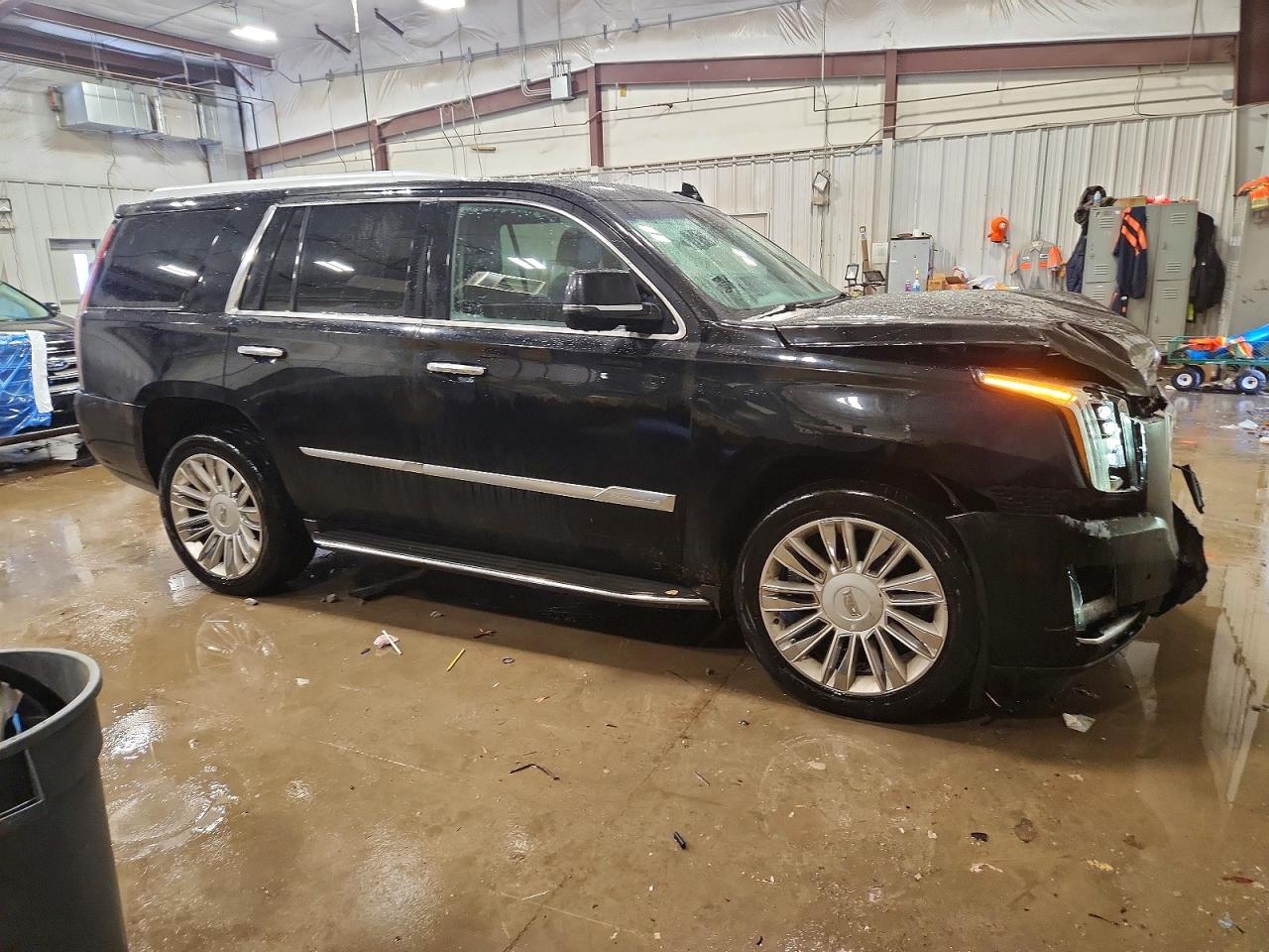 2016 CADILLAC ESCALADE LUXURY photo 4