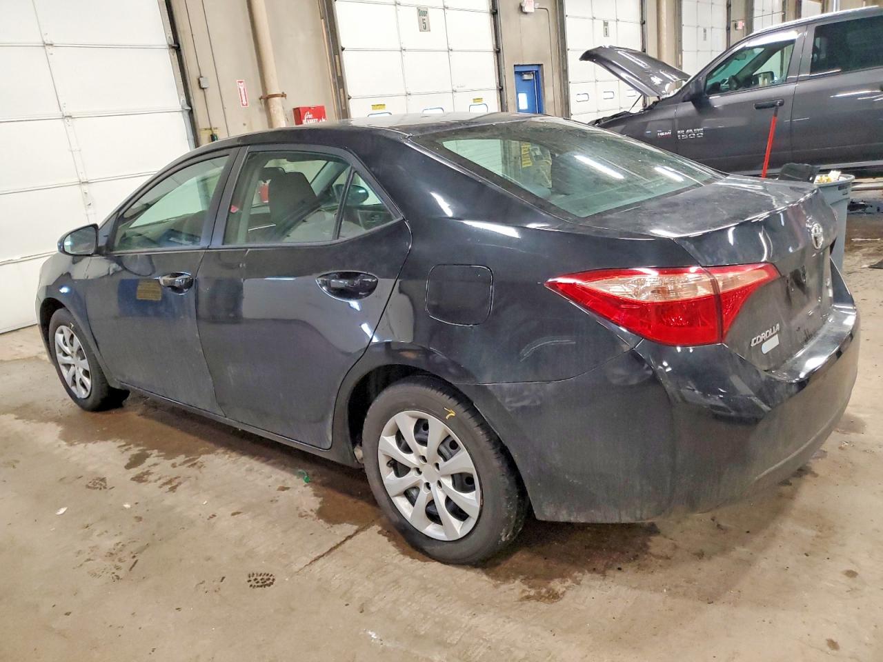2019 TOYOTA COROLLA L photo 2