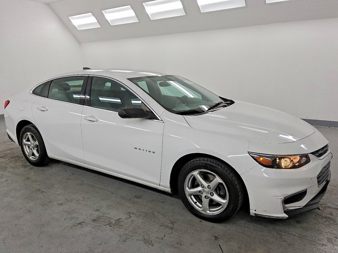 2018 CHEVROLET MALIBU LS photo 4