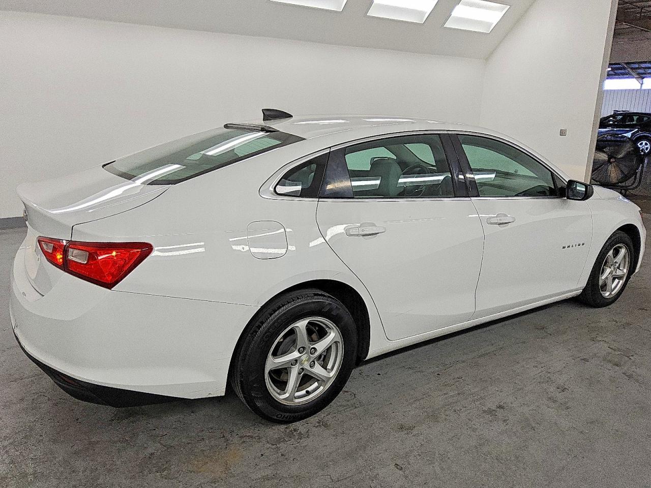 2018 CHEVROLET MALIBU LS photo 3