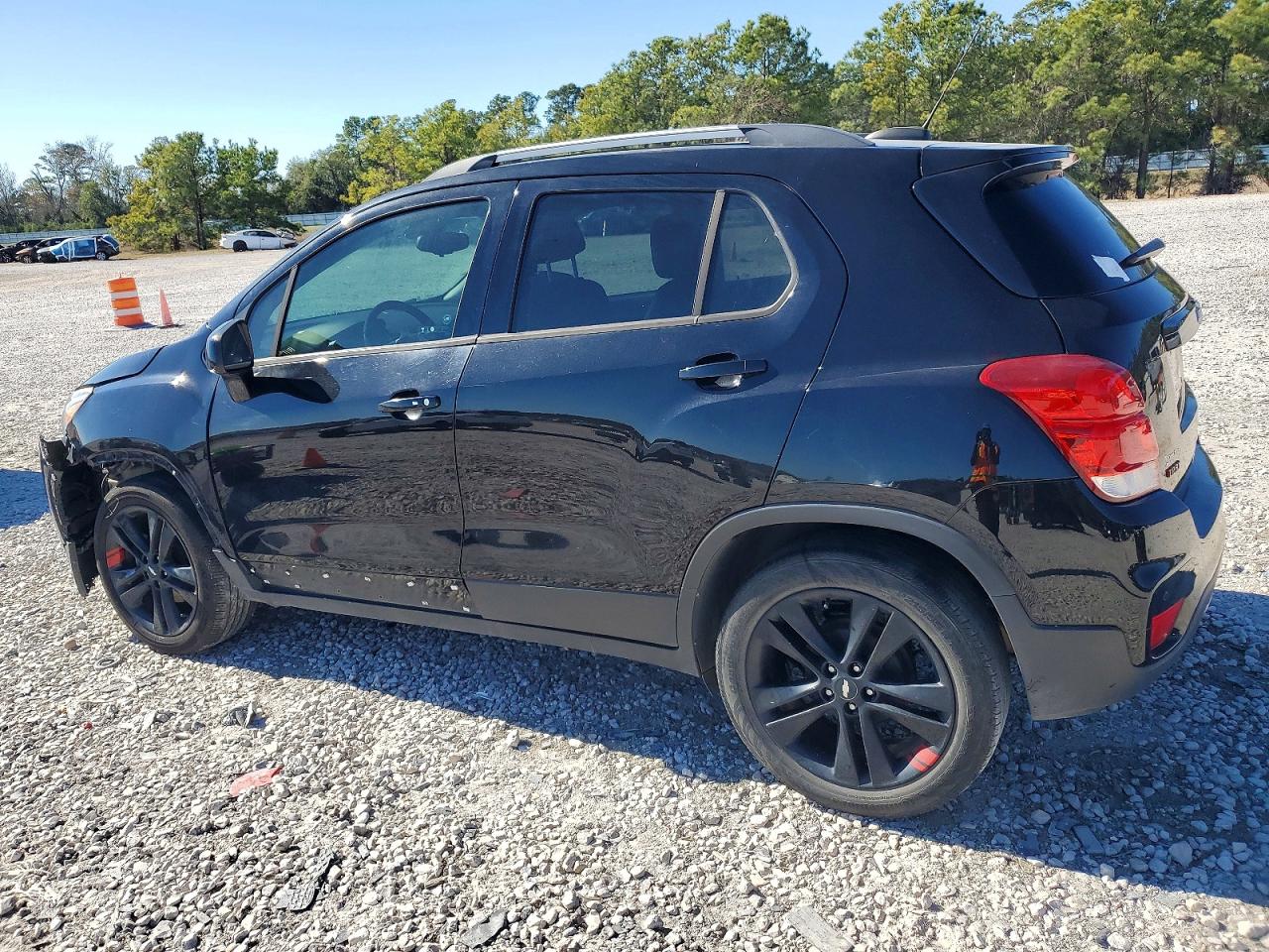 2020 CHEVROLET TRAX 1LT photo 2