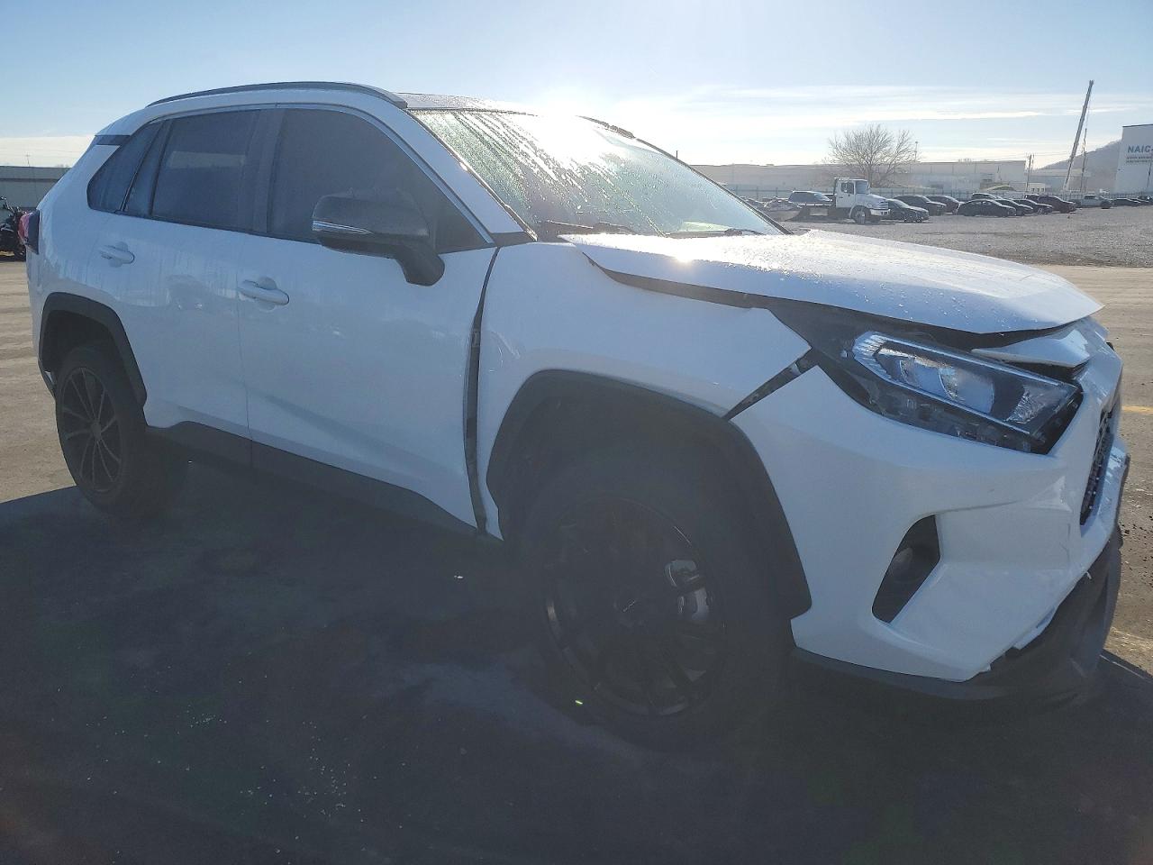 2019 TOYOTA RAV4 XLE photo 4