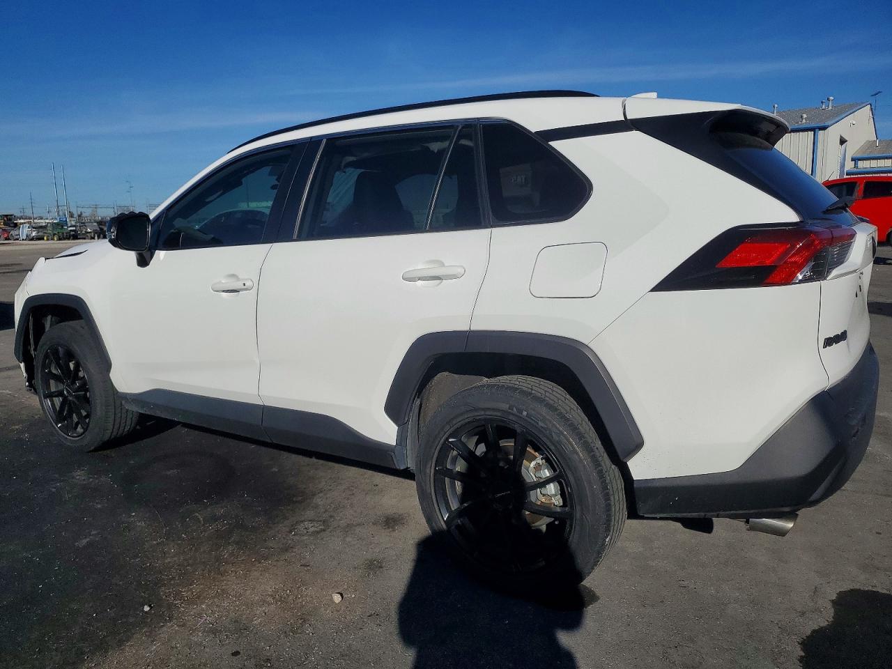 2019 TOYOTA RAV4 XLE photo 2