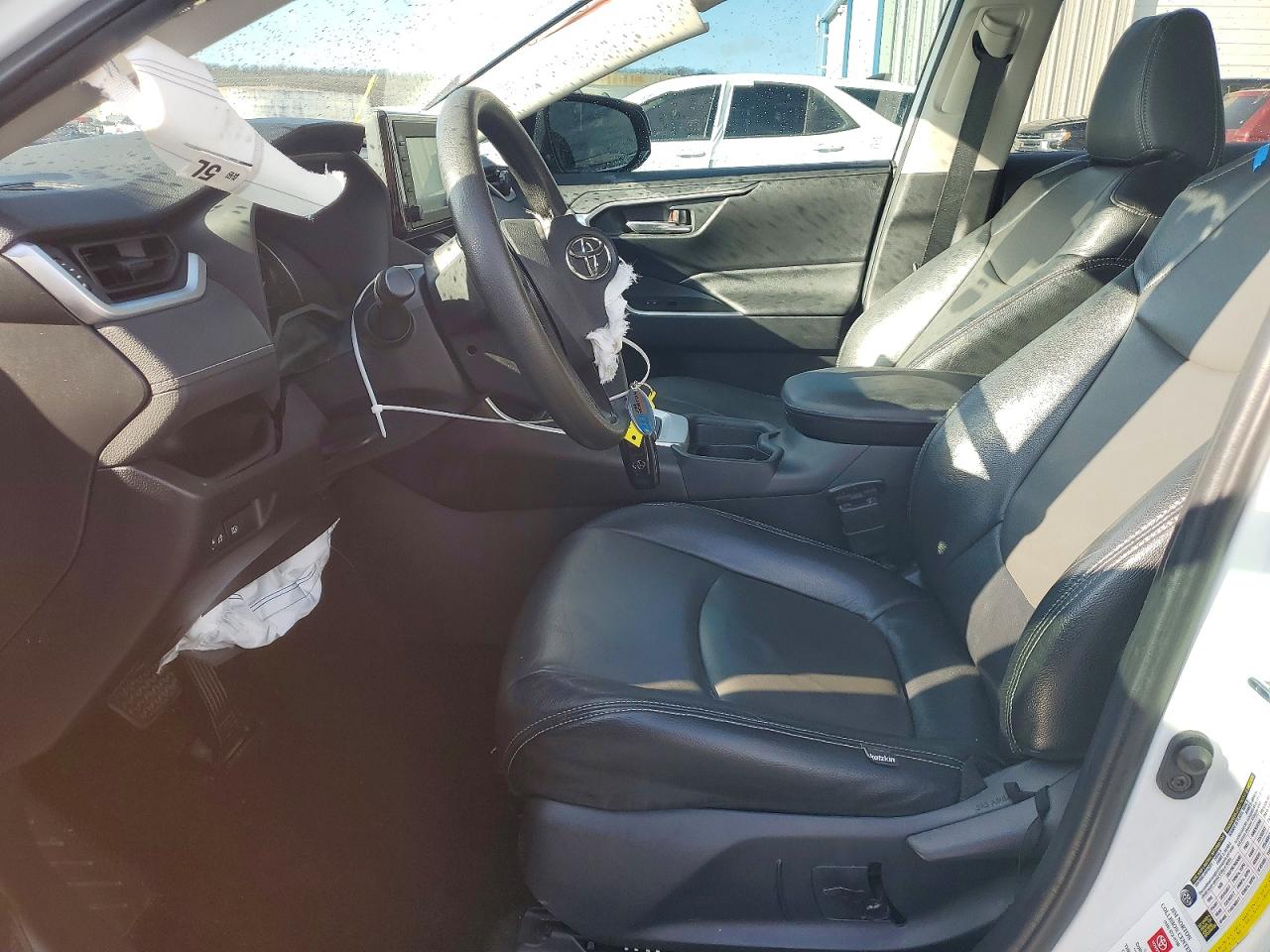 2019 TOYOTA RAV4 XLE photo 7