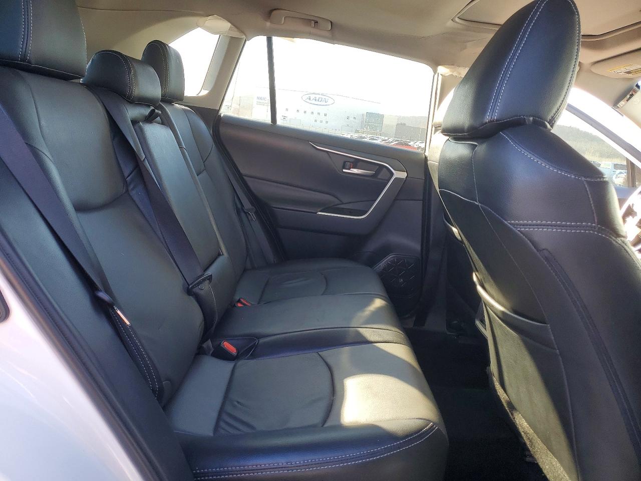 2019 TOYOTA RAV4 XLE photo 11