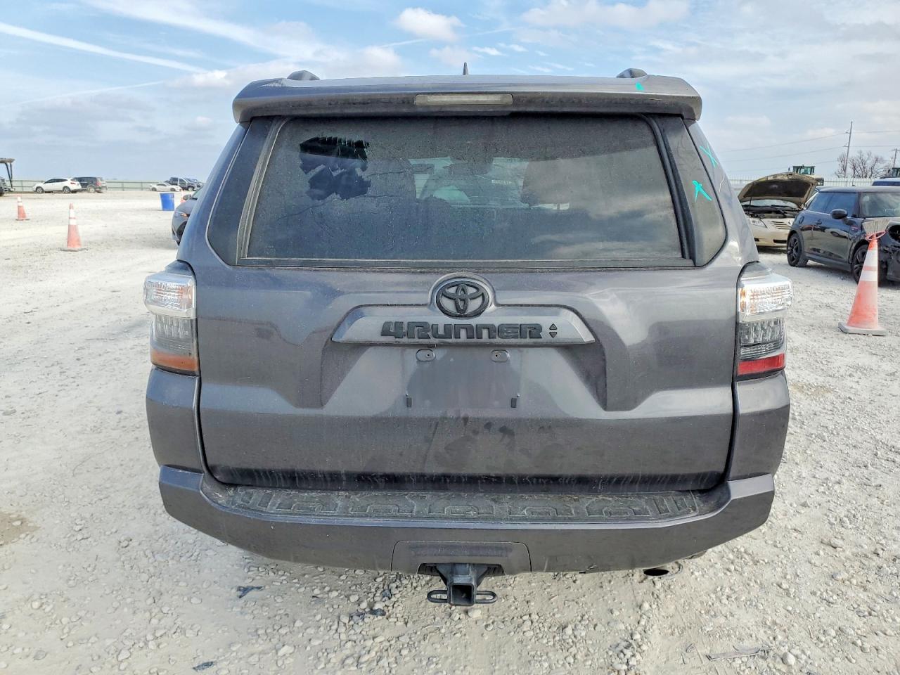 2022 TOYOTA 4RUNNER SR5 photo 6