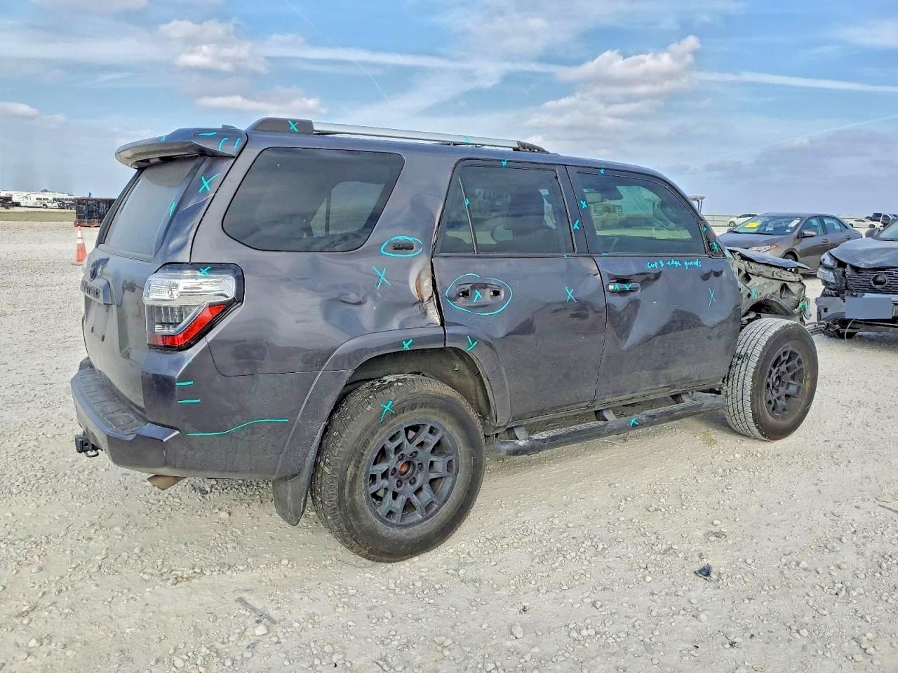 2022 TOYOTA 4RUNNER SR5 photo 3