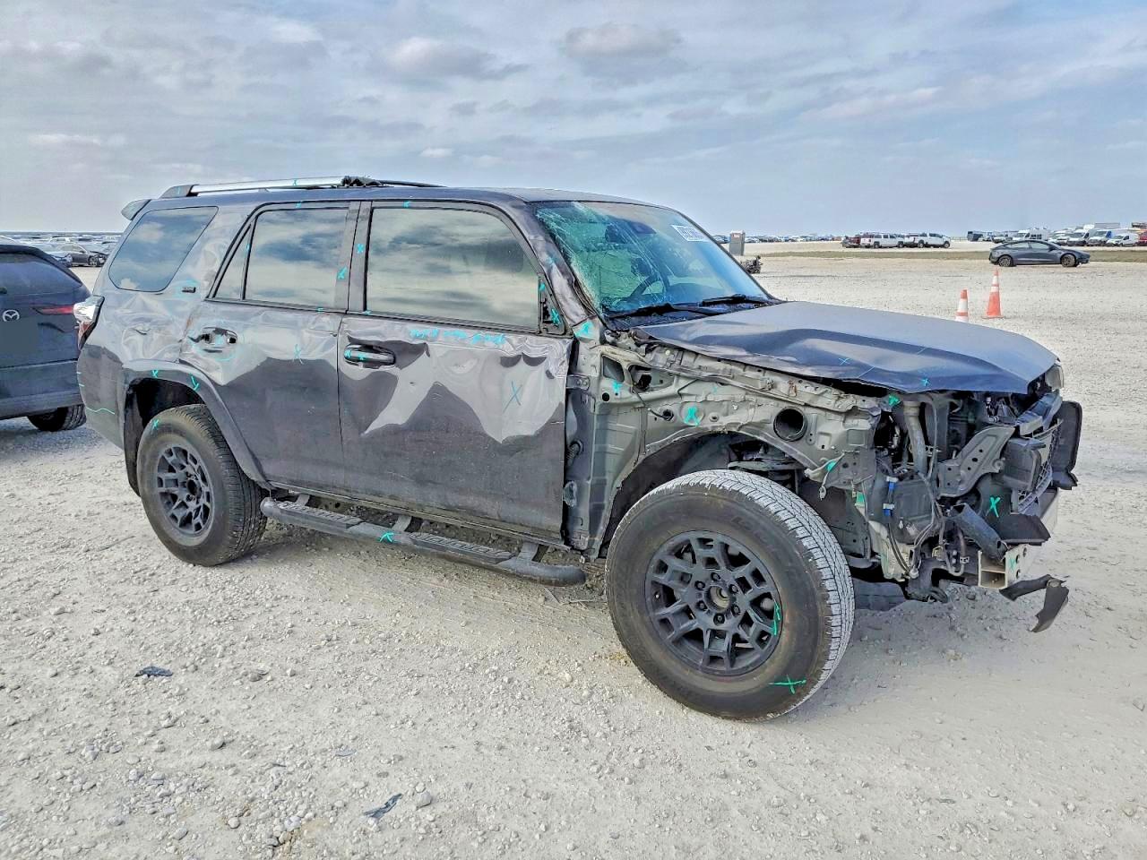 2022 TOYOTA 4RUNNER SR5 photo 4