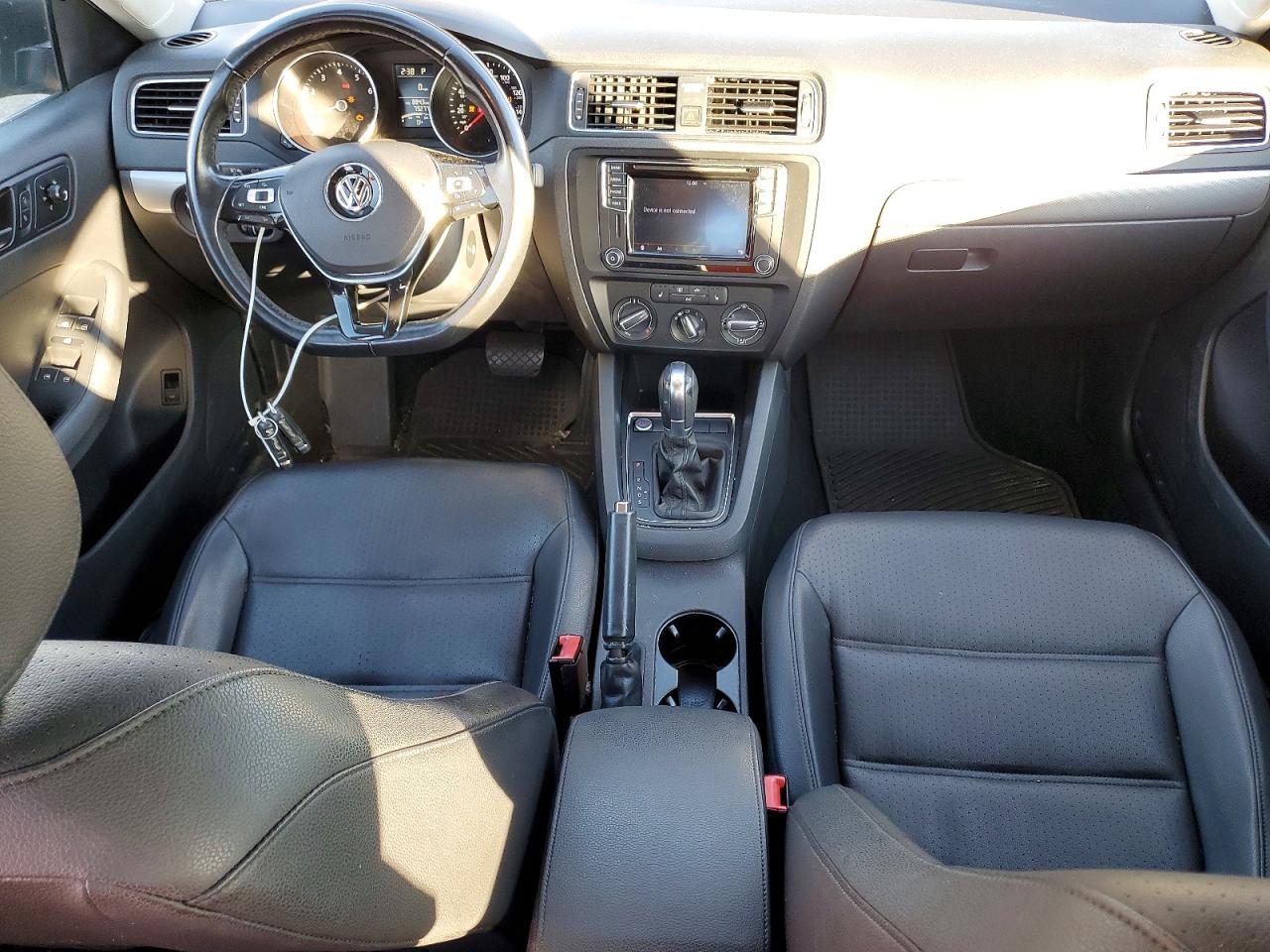 2016 VOLKSWAGEN JETTA SE photo 8