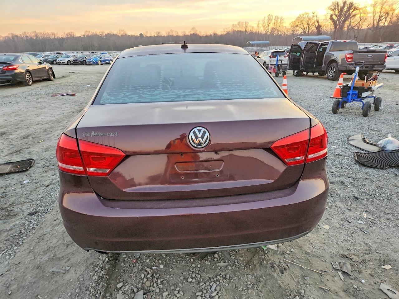 2012 VOLKSWAGEN PASSAT SE photo 6