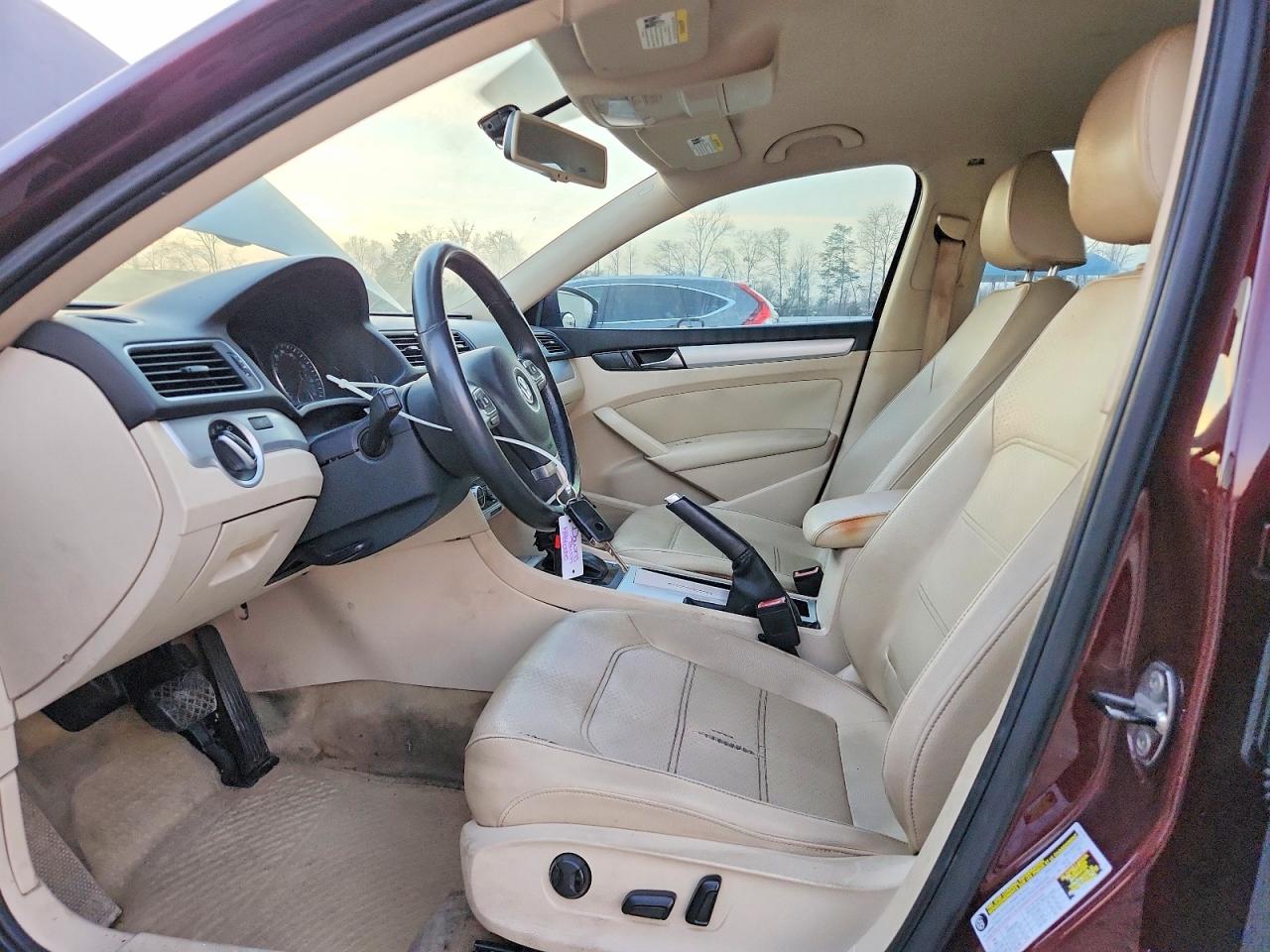 2012 VOLKSWAGEN PASSAT SE photo 7
