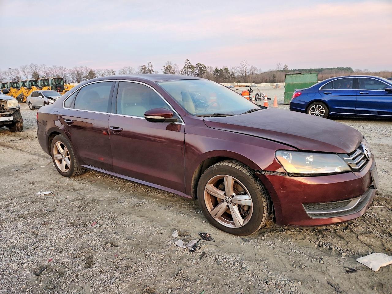 2012 VOLKSWAGEN PASSAT SE photo 4
