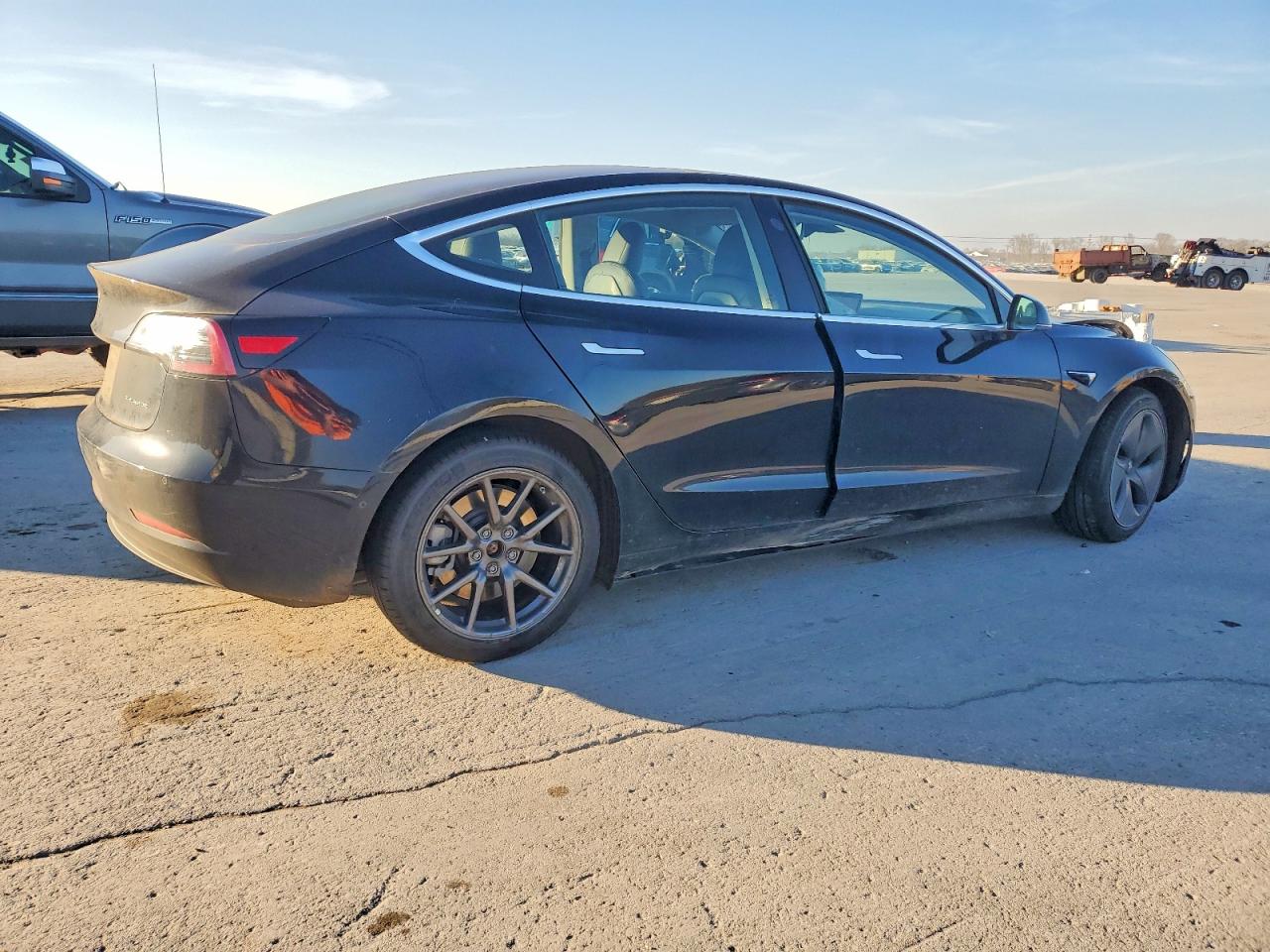 2018 TESLA MODEL 3 photo 3