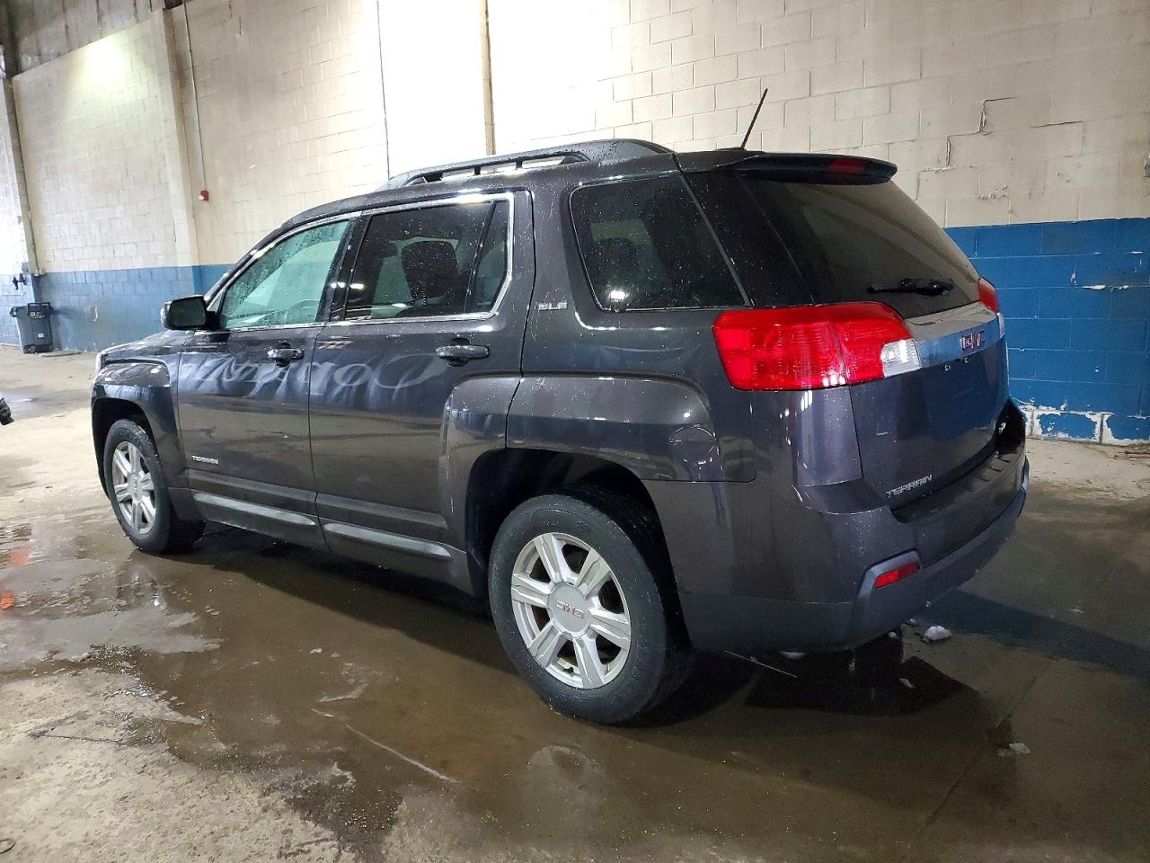 2015 GMC TERRAIN SLE photo 2