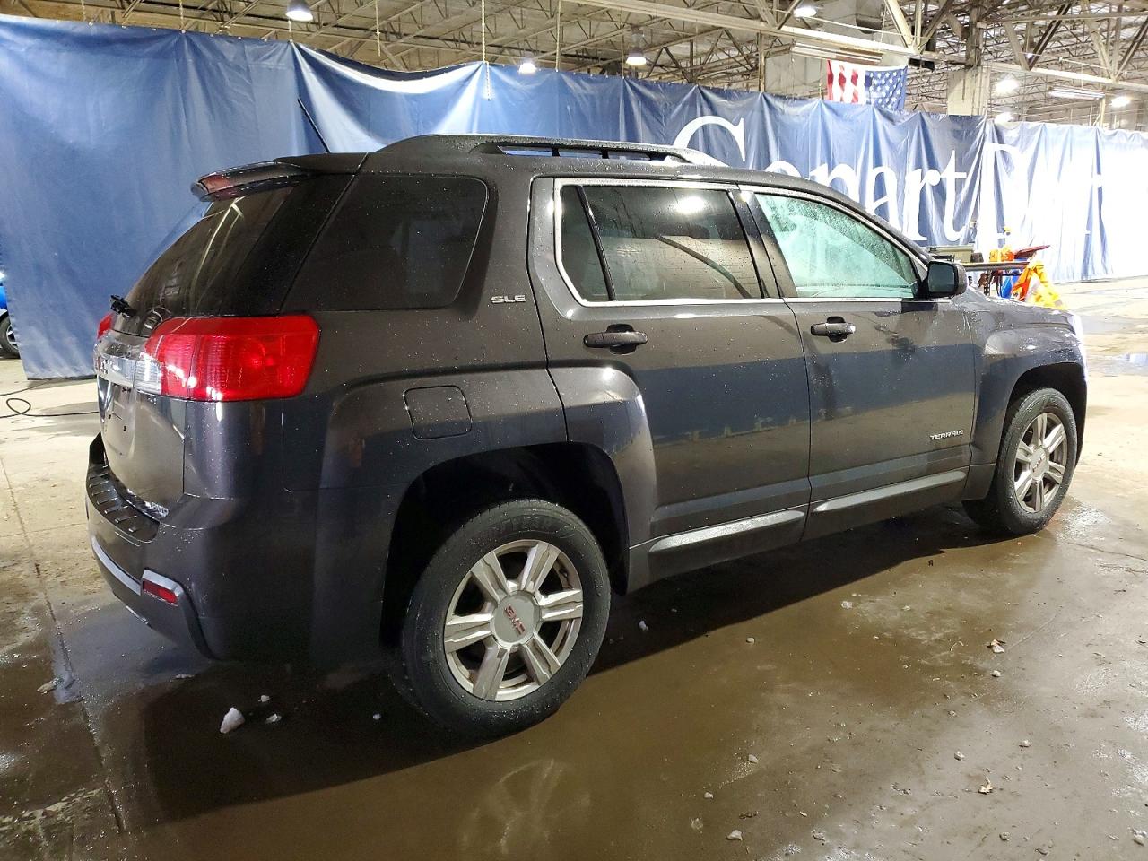 2015 GMC TERRAIN SLE photo 3