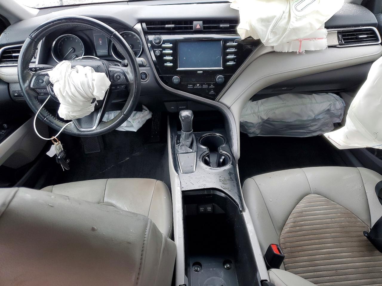2020 TOYOTA CAMRY SE photo 8