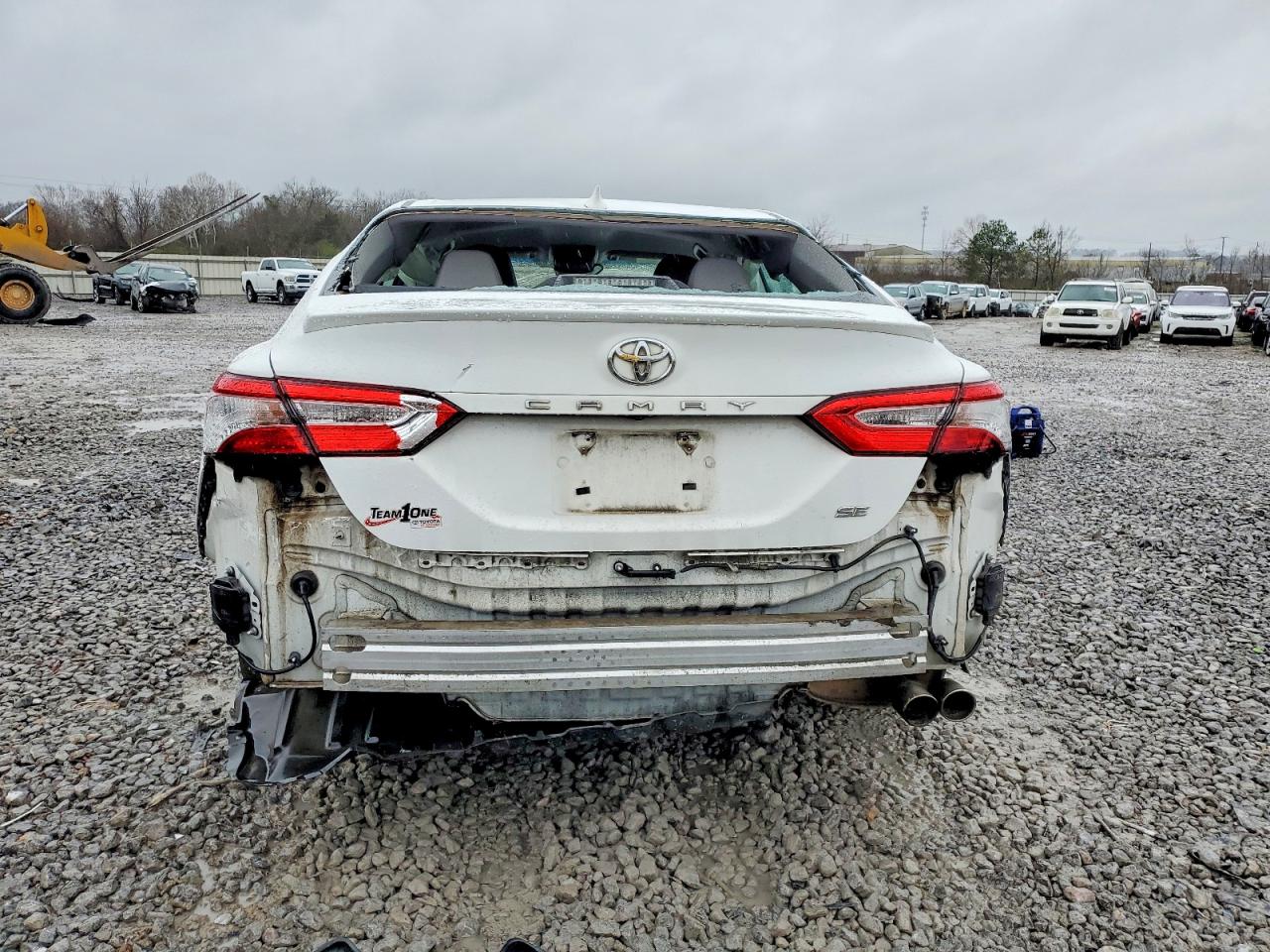 2020 TOYOTA CAMRY SE photo 6
