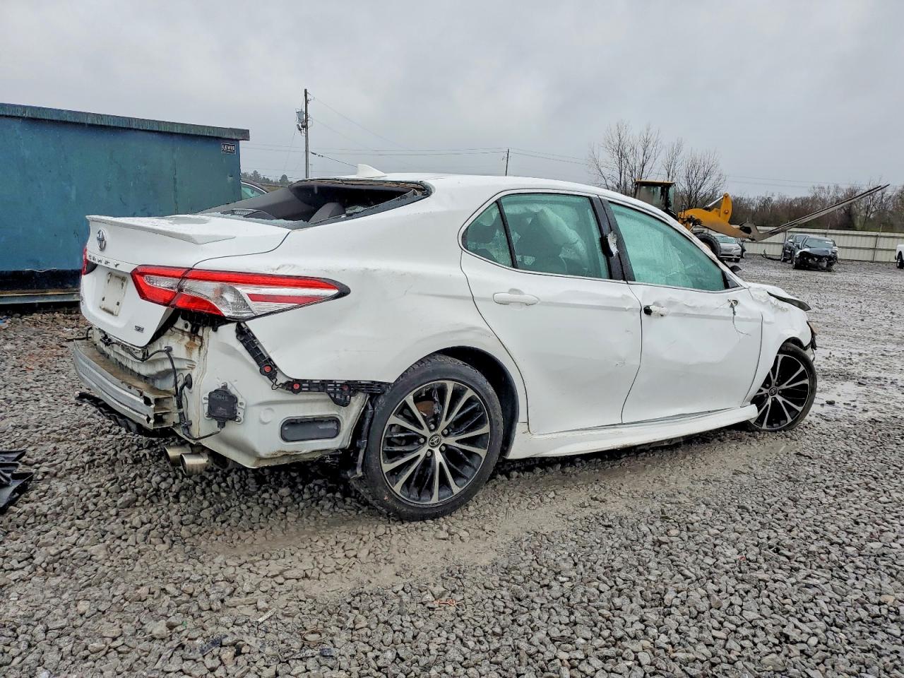 2020 TOYOTA CAMRY SE photo 3