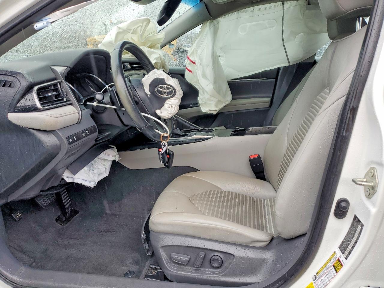 2020 TOYOTA CAMRY SE photo 7