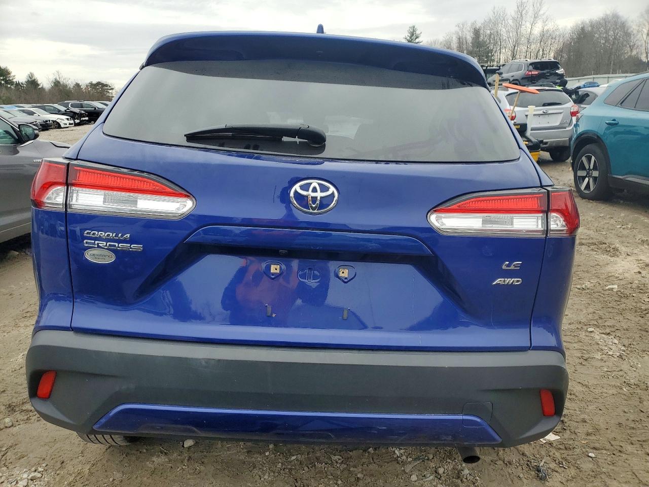 2022 TOYOTA COROLLA CROSS LE photo 6